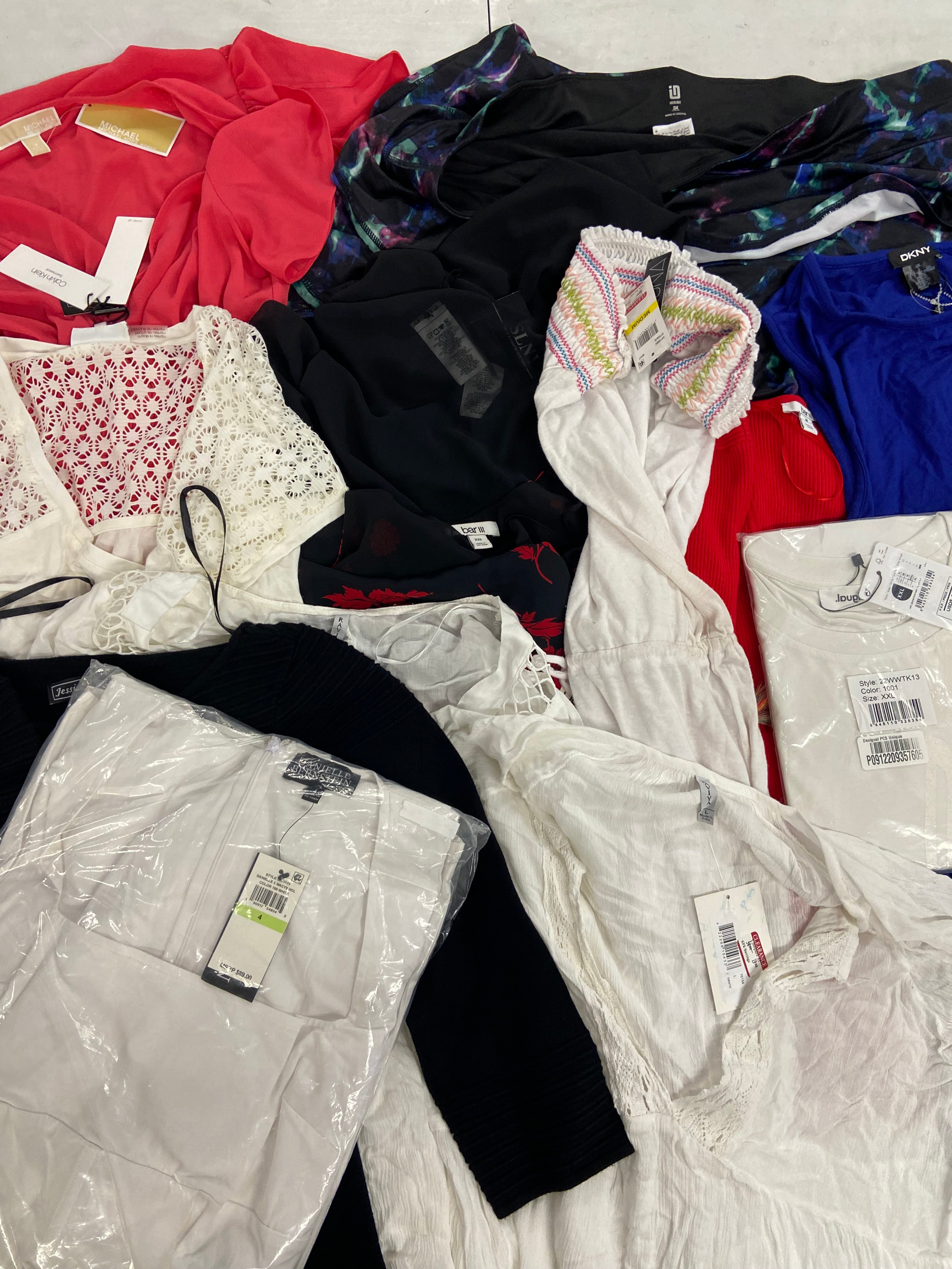 Women's Clothing Assorted Wholesale Lot, MICHAEL KORS, DKNY, CALVIN KLEIN, VINCE CAMUTO, RAVIYA, JESSICA HOWARD and more, 15 items, Shelf Pulls, MSRP $1,036