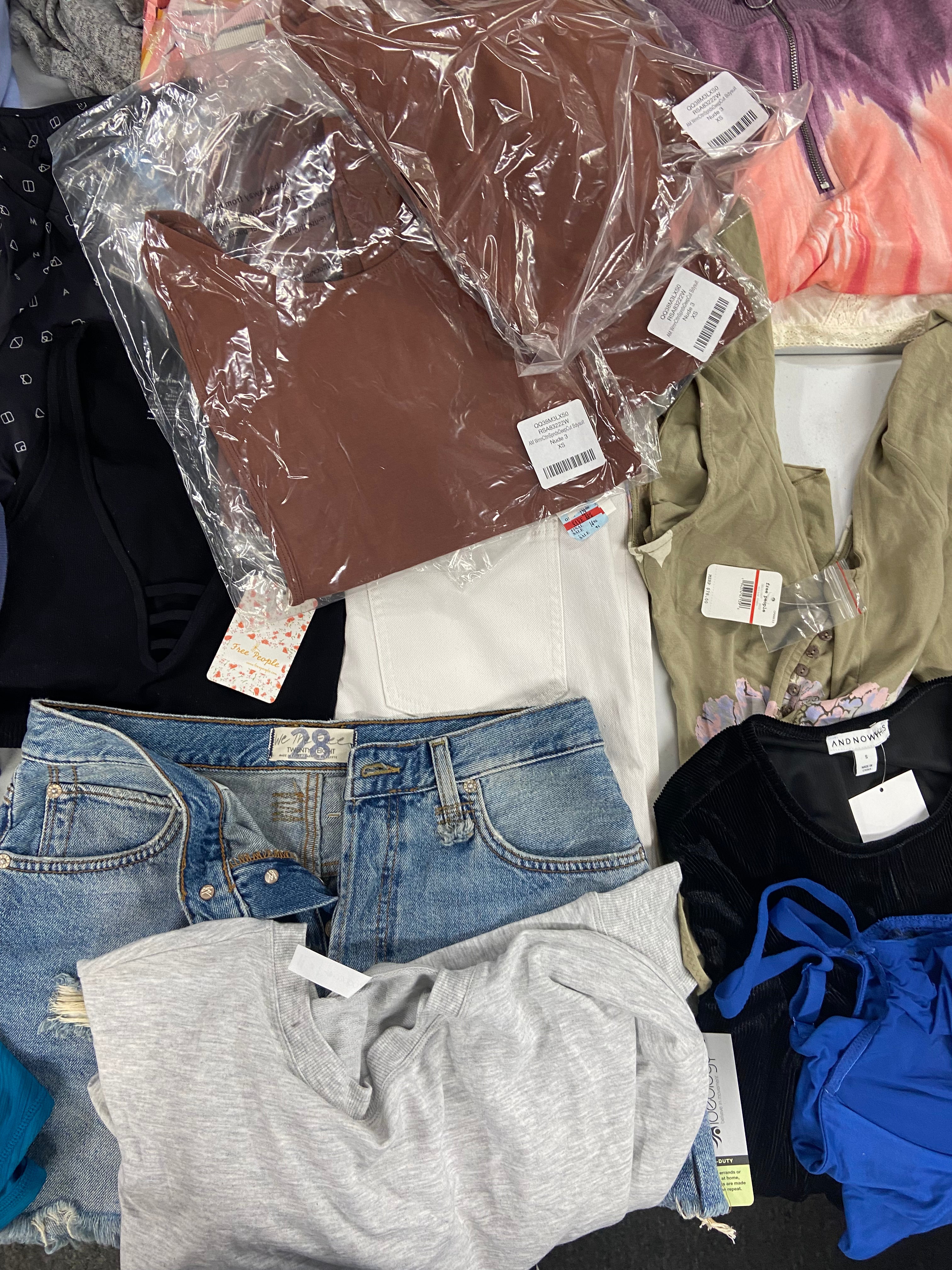 Women's Clothing Assorted Wholesale Lot, FREE PEOPLE, WACOAL, FOSSIL, IDEOLOGY and more, 23 items, Shelf Pulls, MSRP $974