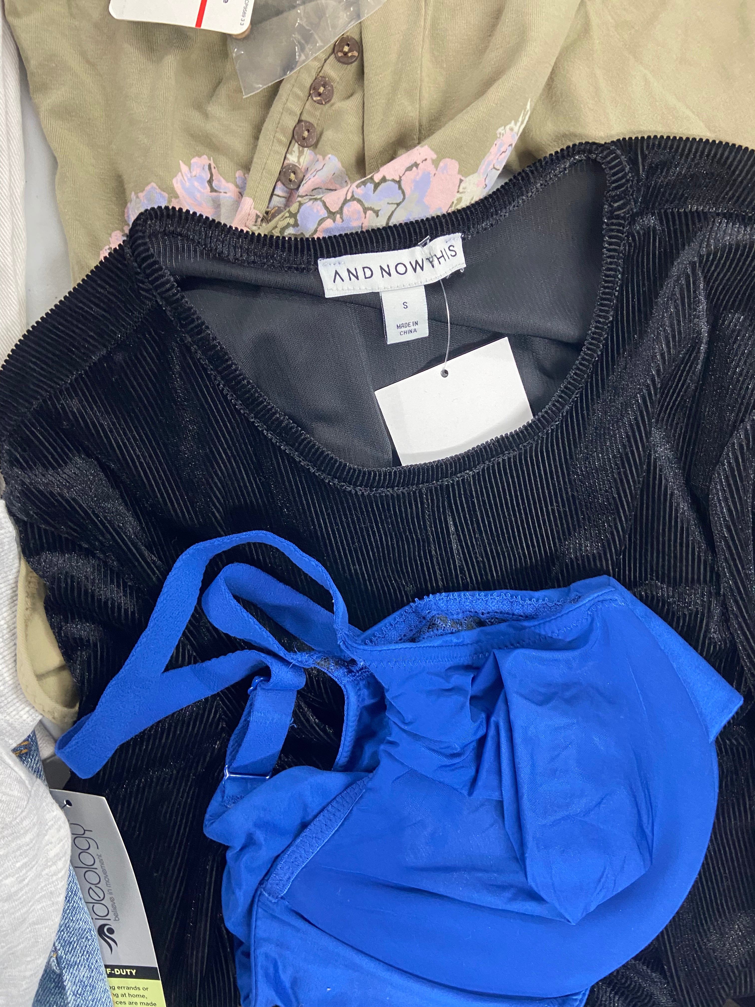 Women's Clothing Assorted Wholesale Lot, FREE PEOPLE, WACOAL, FOSSIL, IDEOLOGY and more, 23 items, Shelf Pulls, MSRP $974