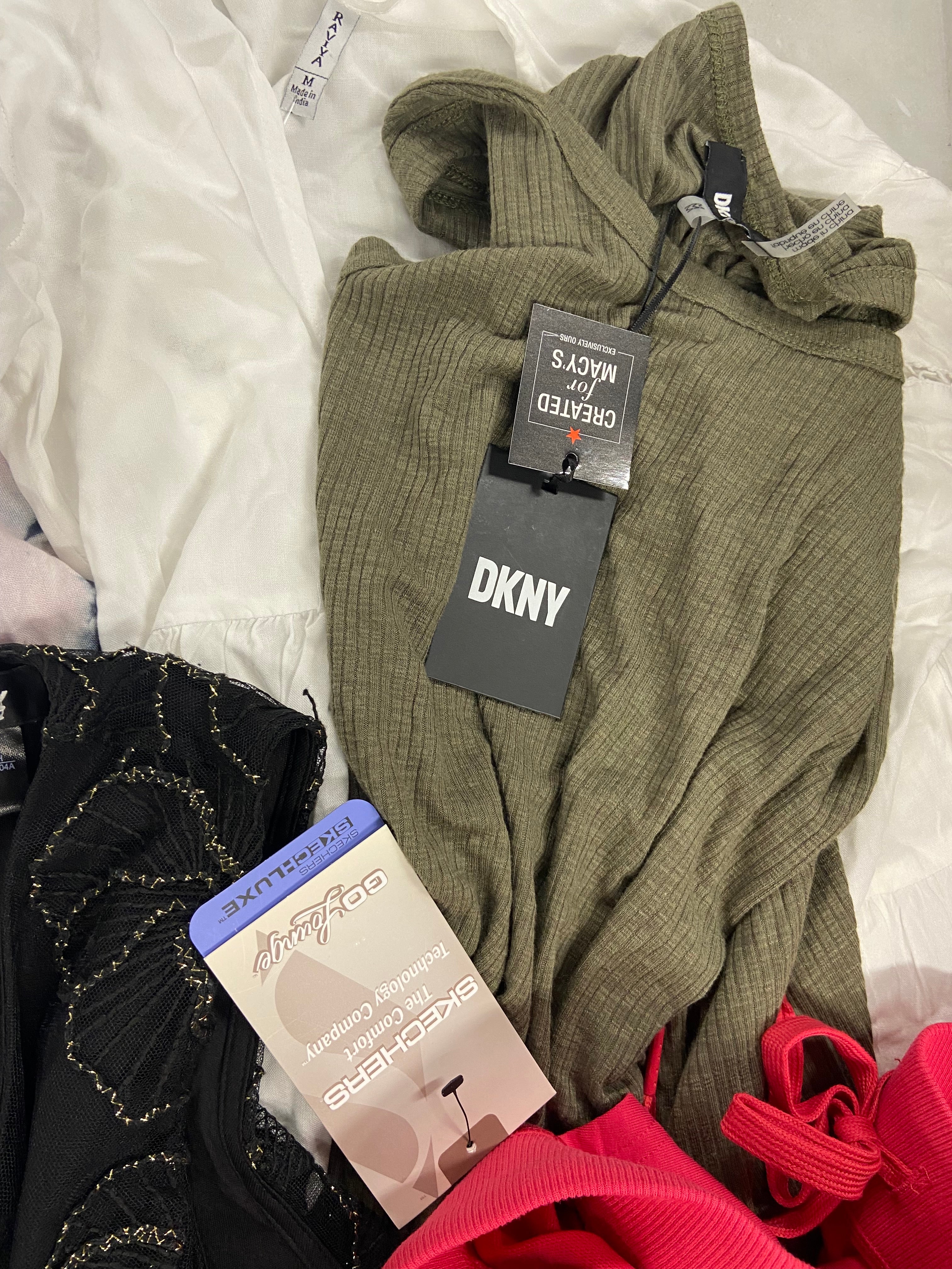Women's Clothing Dress & Top Wholesale Lot, DKNY, LUCKY BRAND, SKECHERS, VINCE CAMUTO, RAVIYA and more, 13 items, Shelf Pulls, MSRP $813