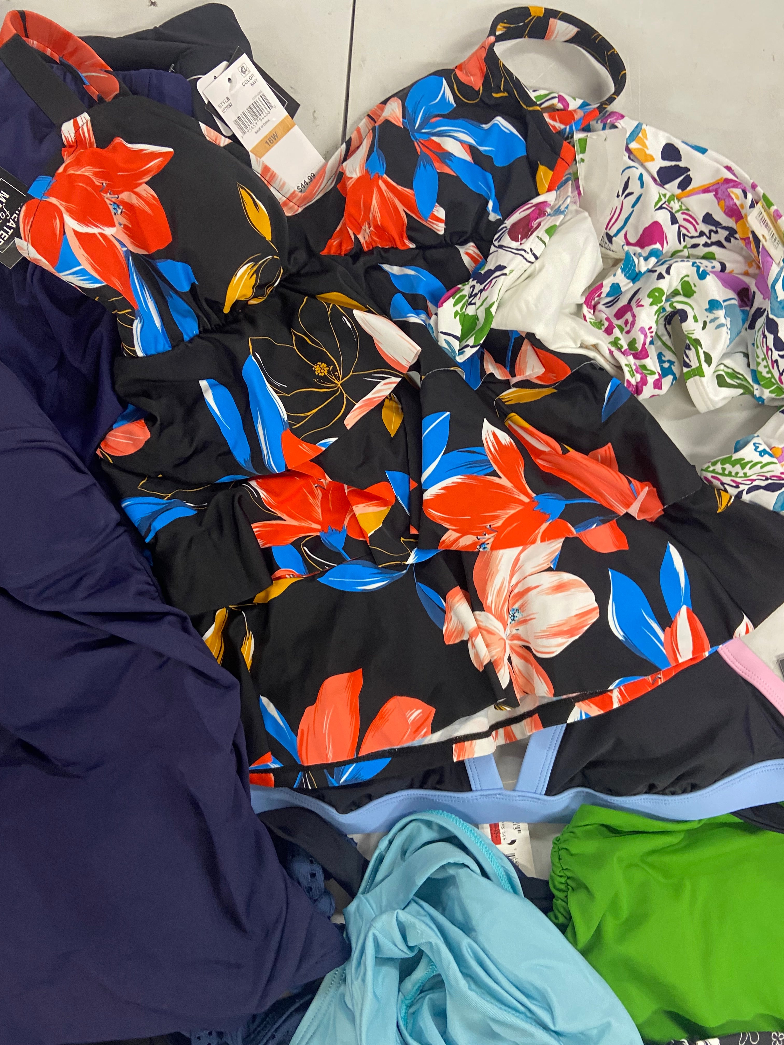 Women's Swimwear Wholesale Lot, KATE SPADE, ROXY, COCO REEF, BECCA, AQUA, SWIM SOLUTIONS and more, 17 items, Shelf Pulls, MSRP $793