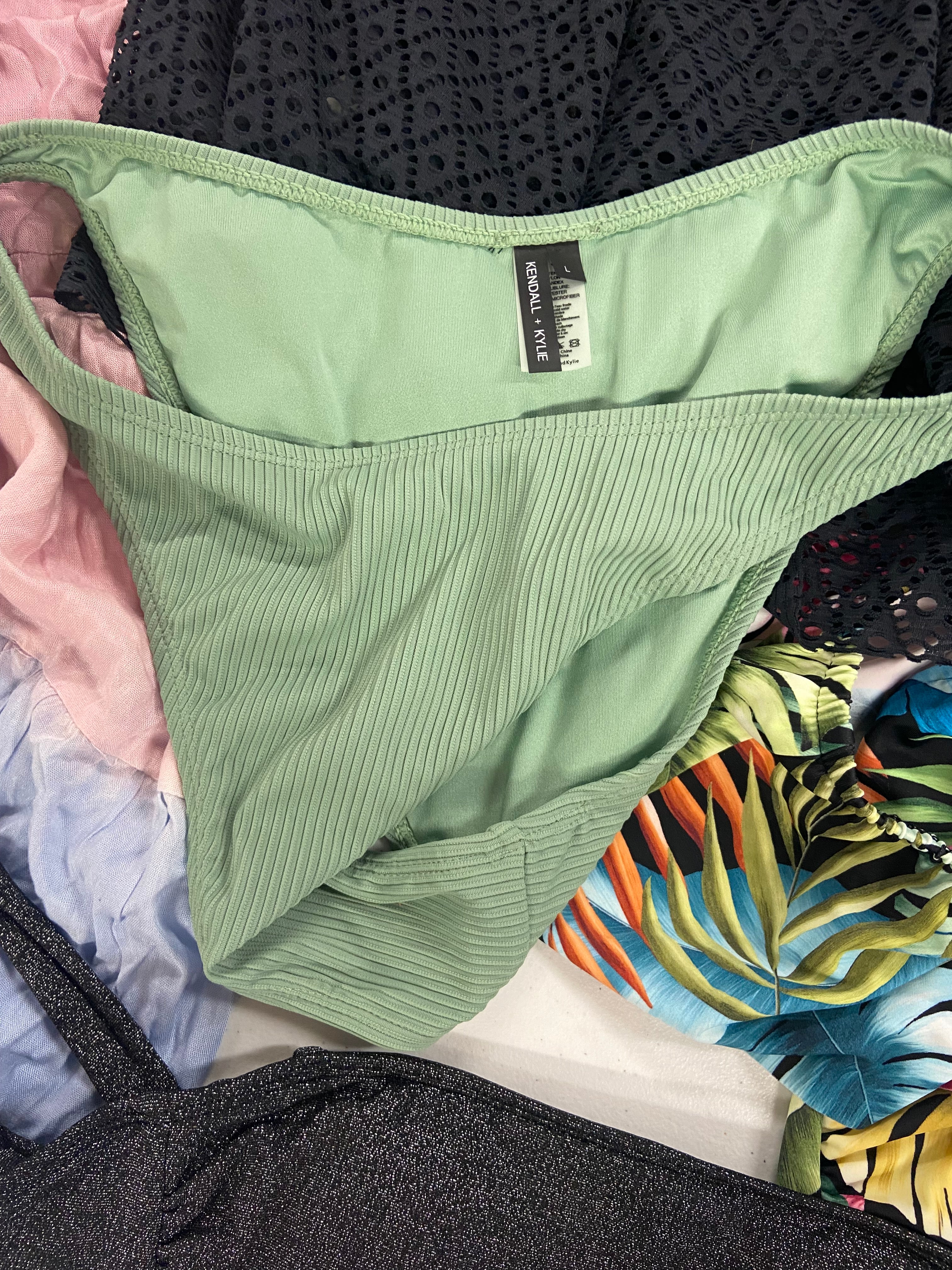 Women's Swimwear Wholesale Lot, KENDALL+KYLIE, RALPH LAUREN, SWIM SOLUTIONS, SALT + COVE and more, 9 items, Shelf Pulls, MSRP $578