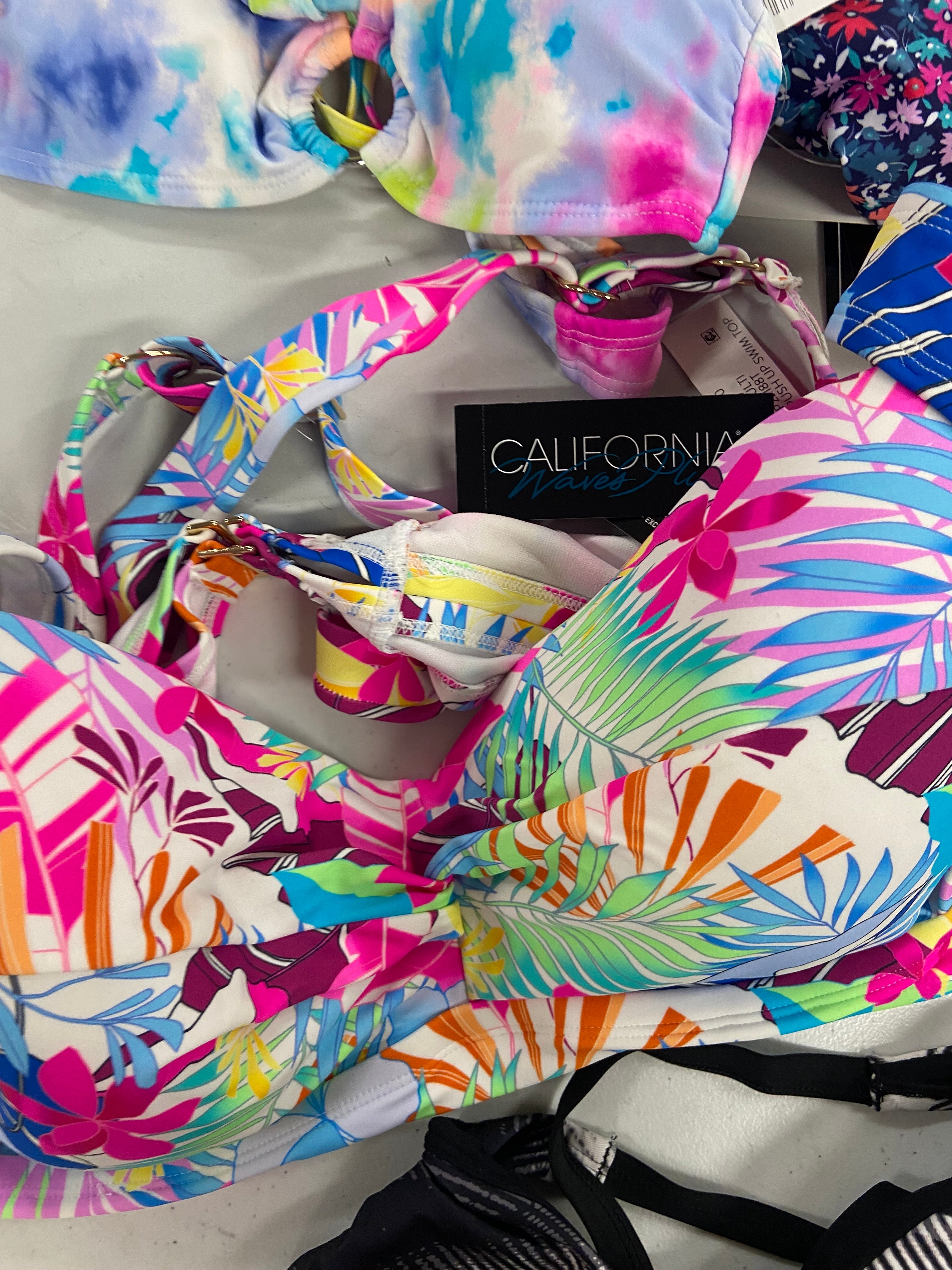 Women's Swimwear Wholesale Lot, NIKE, ISLAND ESCAPE, CALIFORNIA WAVES, SALT + COVE and more, 9 items, Shelf Pulls, MSRP $359