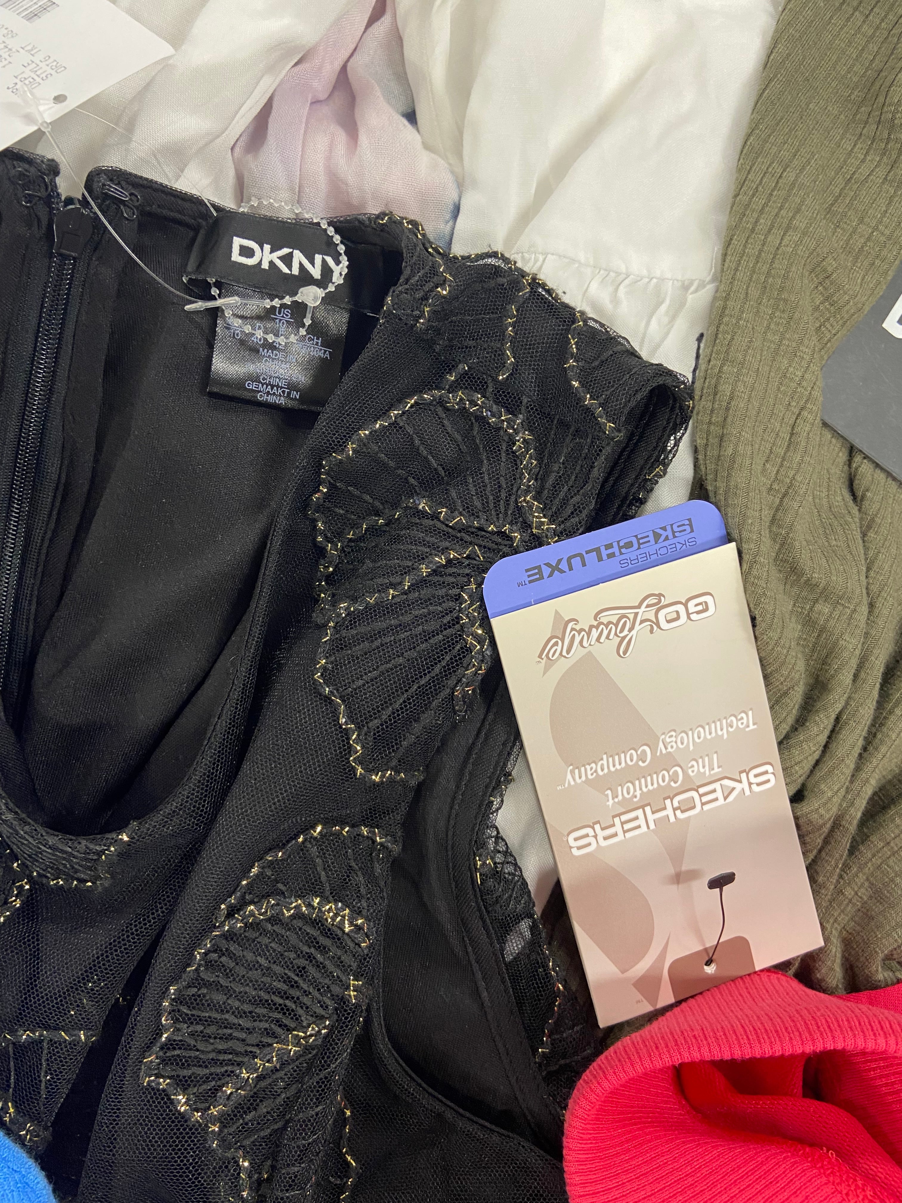 Women's Clothing Dress & Top Wholesale Lot, DKNY, LUCKY BRAND, SKECHERS, VINCE CAMUTO, RAVIYA and more, 13 items, Shelf Pulls, MSRP $813