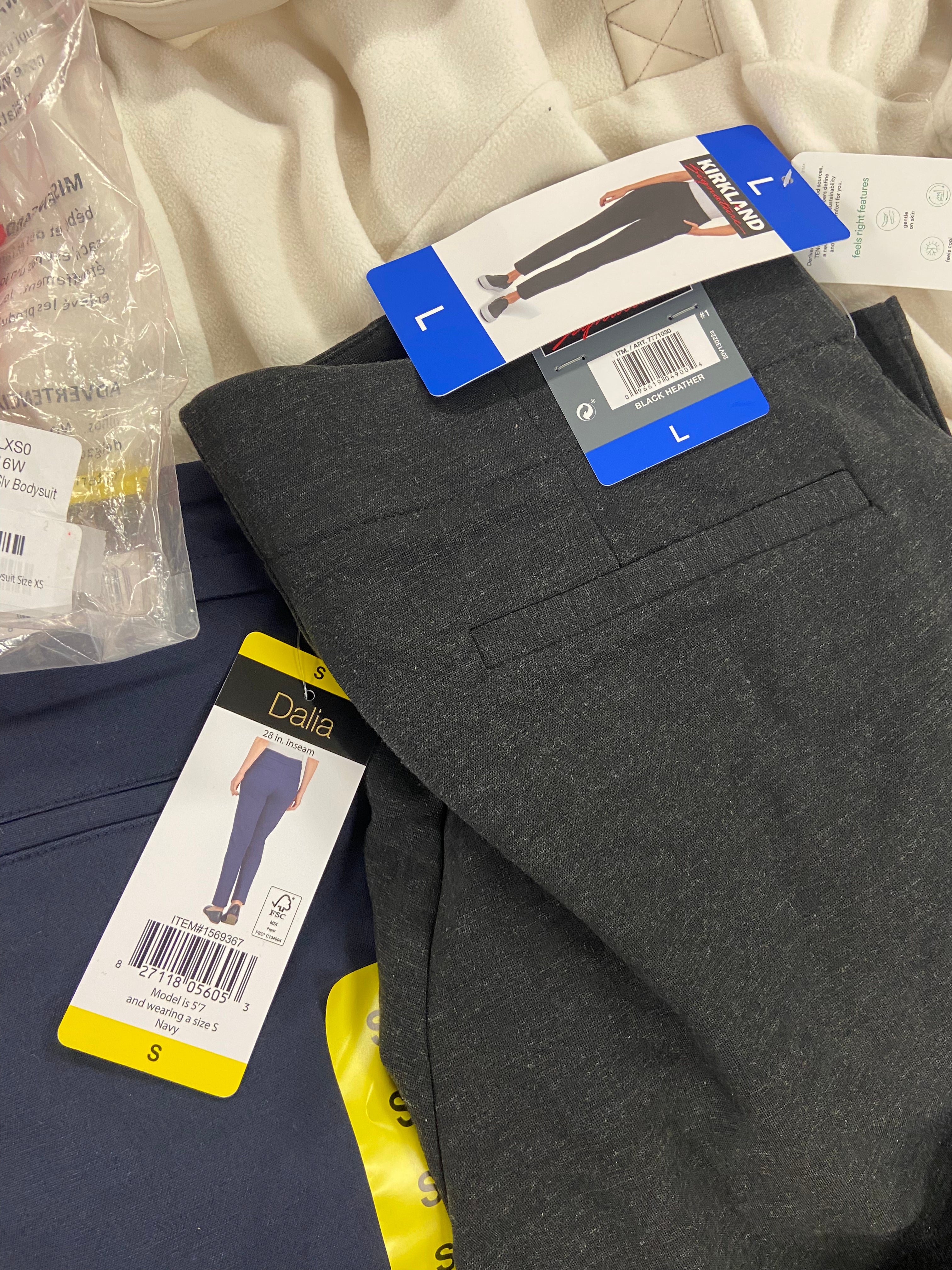 Women's Clothing Assorted Wholesale Lot, PAIGE, LAUREN RALPH LAUREN, TOMMY HILFIGER, THE NORTH FACE, MICHAEL KORS, VINCE CAMUTO and more, 19 items, Shelf Pulls, MSRP $1,141