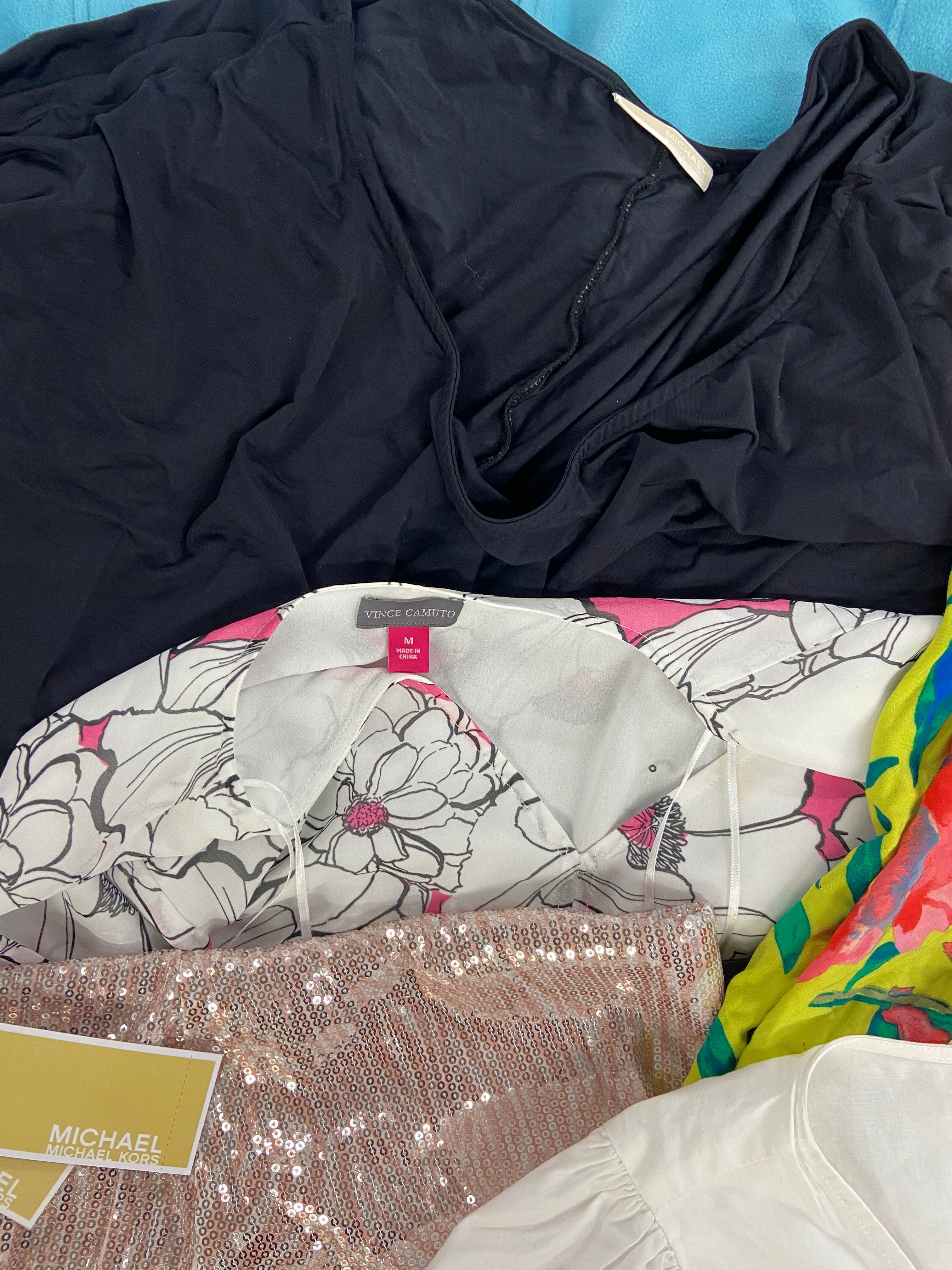 Women's Clothing Assorted Wholesale Lot, MICHAEL KORS, VINCE CAMUTO, RAVIYA, 32 DEGREES and more, 10 items, Shelf Pulls, MSRP $885