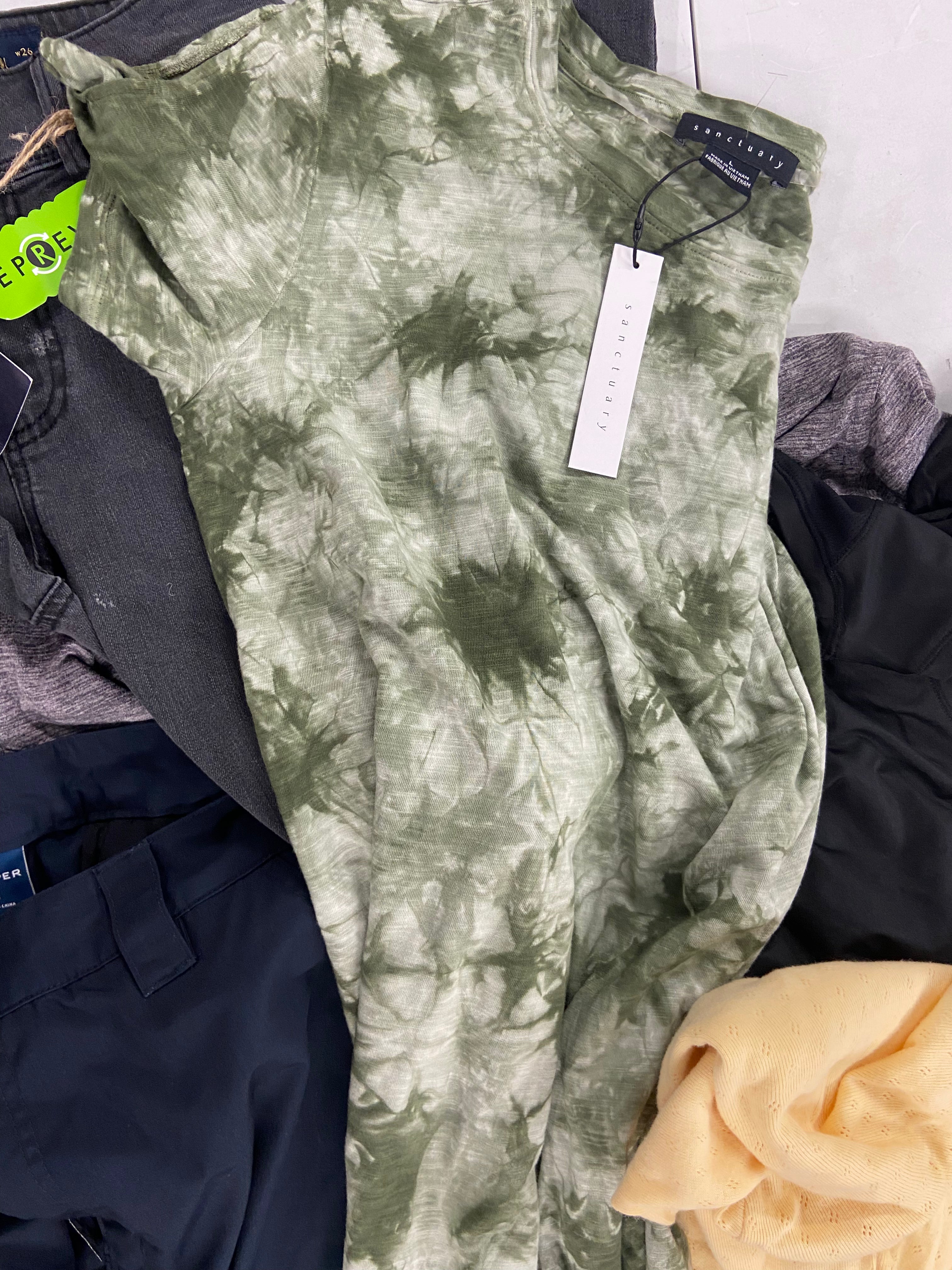 Women's Clothing Assorted Wholesale Lot, FREE PEOPLE, NIKE, PROPPER, SANCTUARY, MONDETTA and more, 14 items, Shelf Pulls, MSRP $662