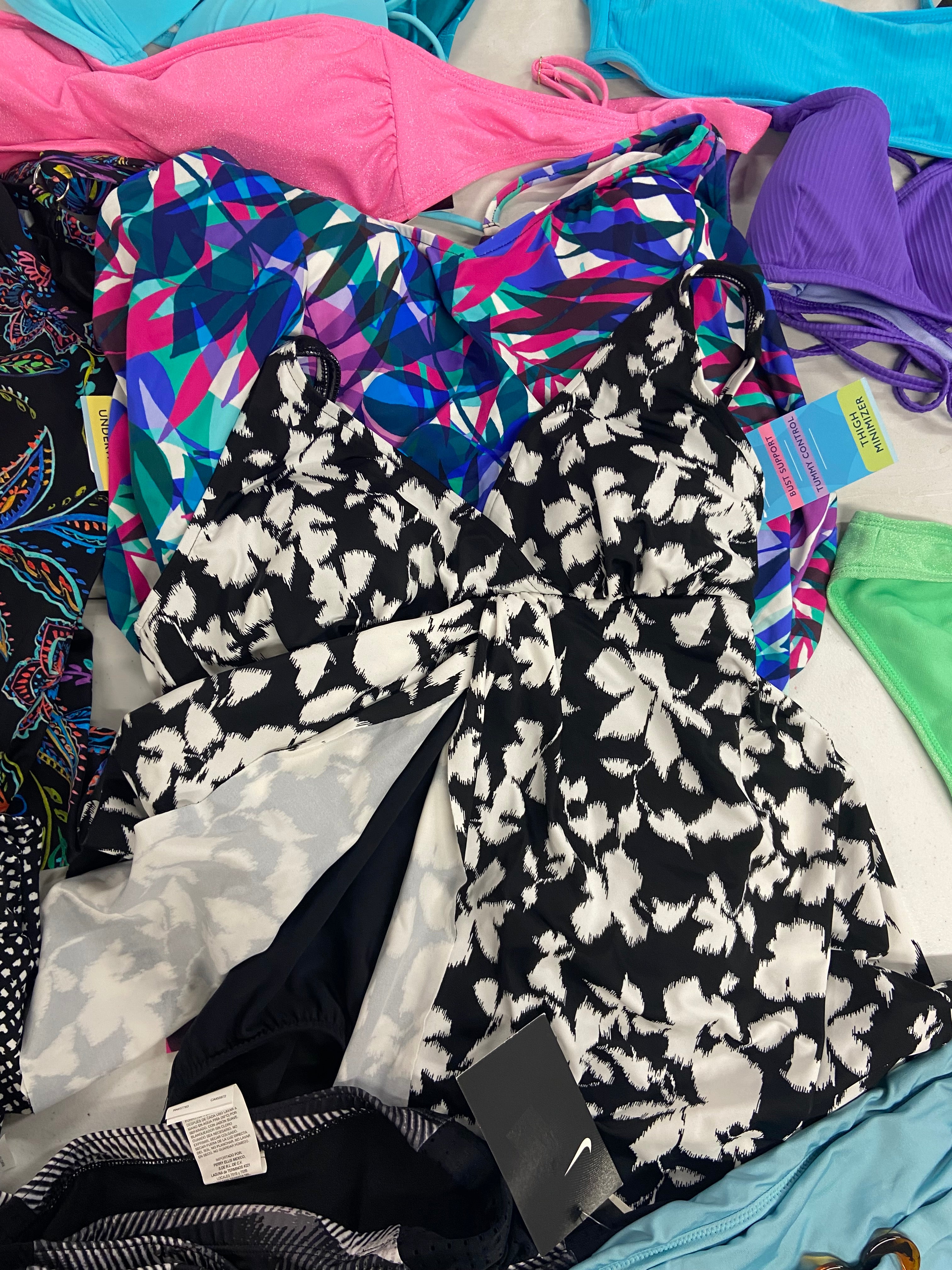 Women's Swimwear Wholesale Lot, LAUREN RALPH LAUREN, KATE SPADE, NIKE, SWIM SOLUTIONS, CARMEN MARC VALVO and more 15 items, Shelf Pulls, MSRP $737