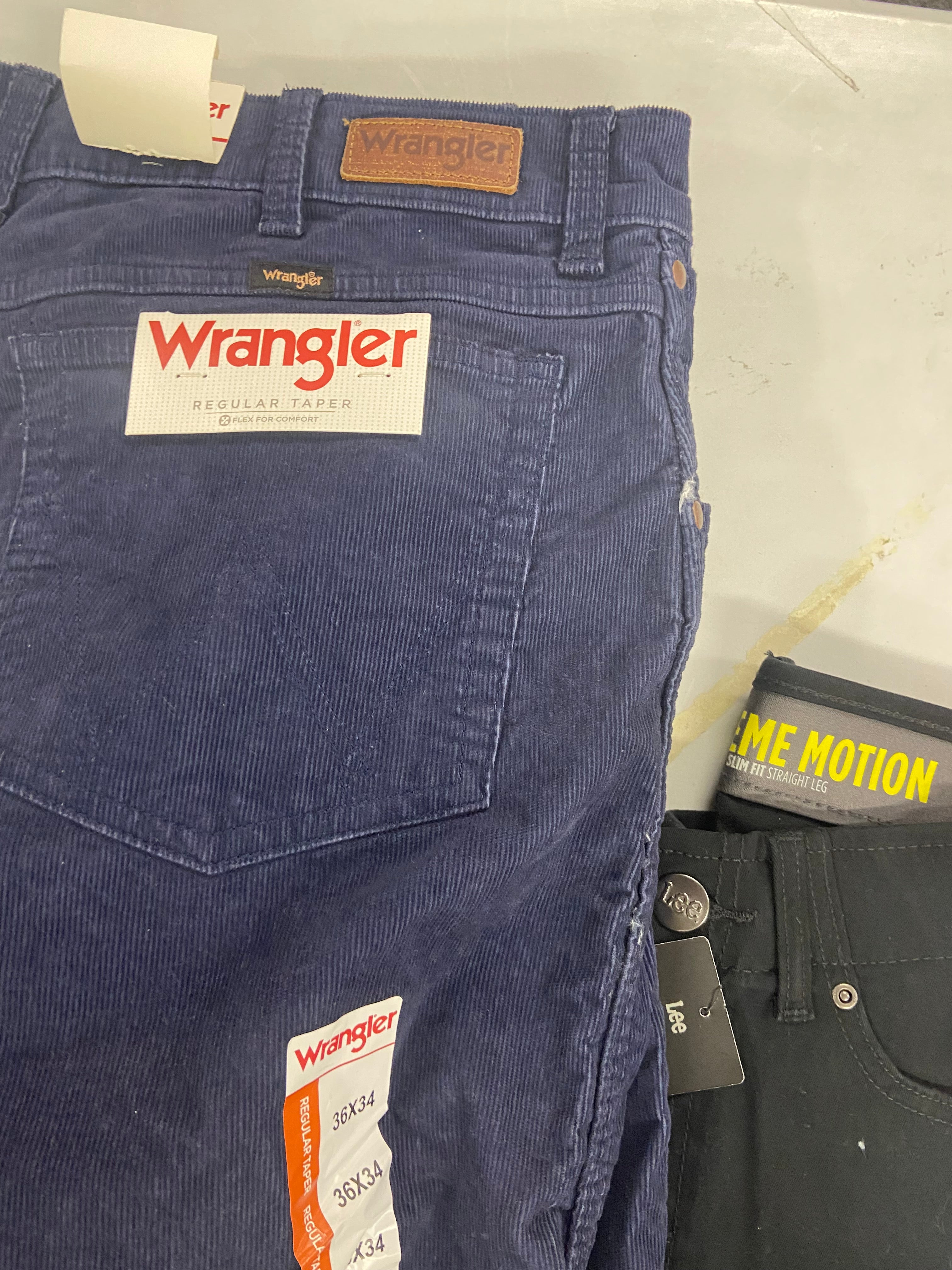 Men's Clothing Bottoms Wholesale Lot, POLO RALPH LAUREN, TAYION, WRANGLER, LEE and more, 9 items, Shelf Pulls, MSRP $835