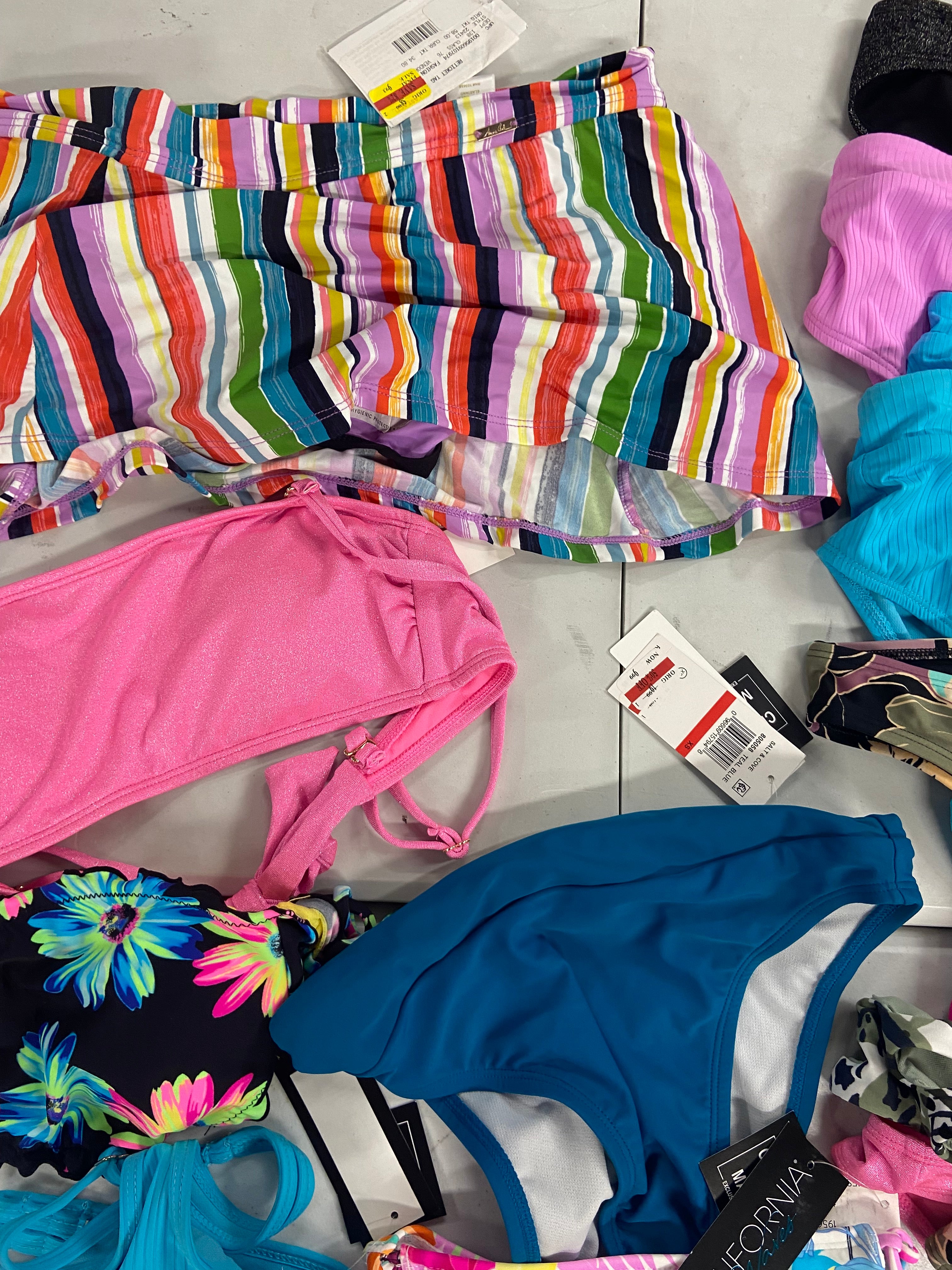 Women's Swimwear Wholesale Lot, ANNE COLE, SALT + COVE, Bar III, 22 Items, Shelf Pulls, MSRP $550