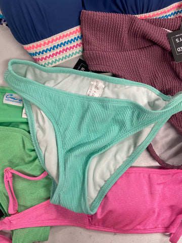 Women's Swimwear Wholesale Lot, SWIM SOLUTIONS, ANNE COLE, SALT + COVE,  ISLAND ESCAPE, 15 items, Shelf Pulls, MSRP $508