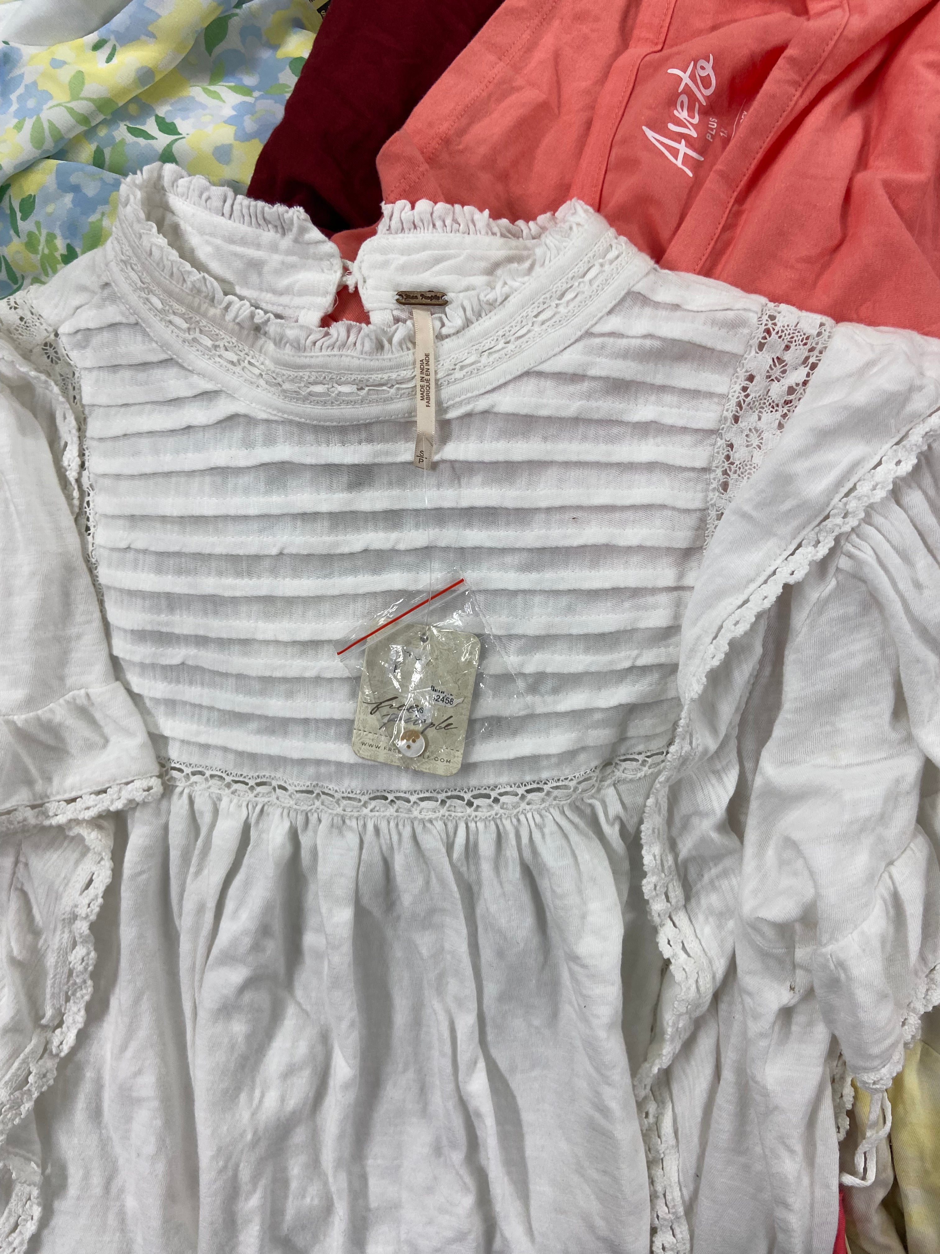 Women's Clothing Plus Size & Others Assorted Wholesale Lot, POLO RALPH LAUREN, NIKE, LA BLANCA, CALVIN KLEIN, FREE PEOPLE and more, 22 items, Shelf Pulls, MSRP $1,070