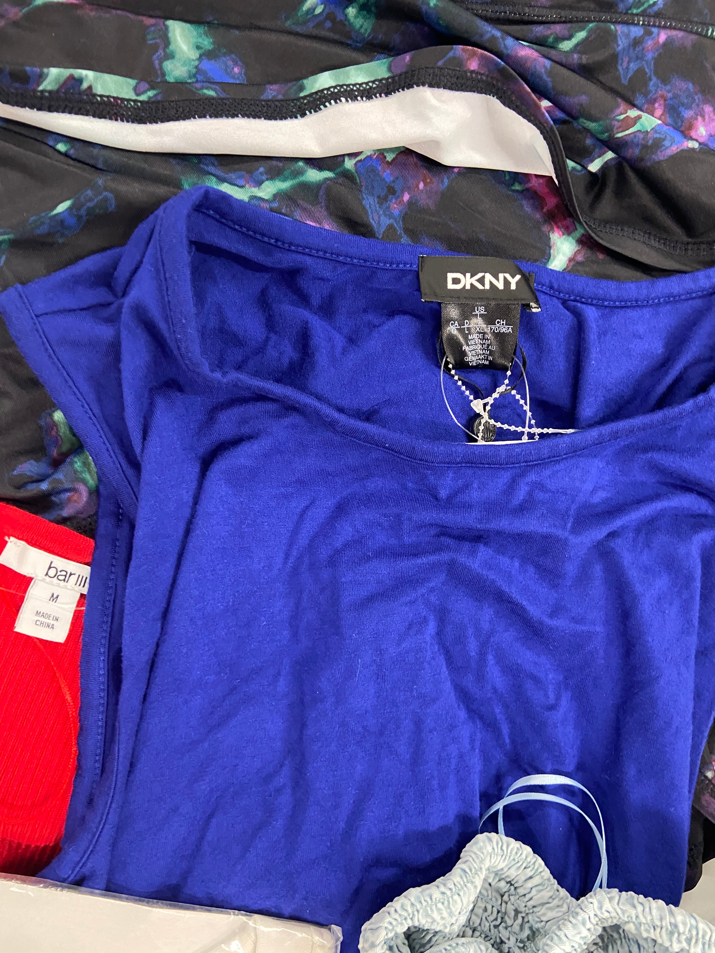 Women's Clothing Assorted Wholesale Lot, MICHAEL KORS, DKNY, CALVIN KLEIN, VINCE CAMUTO, RAVIYA, JESSICA HOWARD and more, 15 items, Shelf Pulls, MSRP $1,036