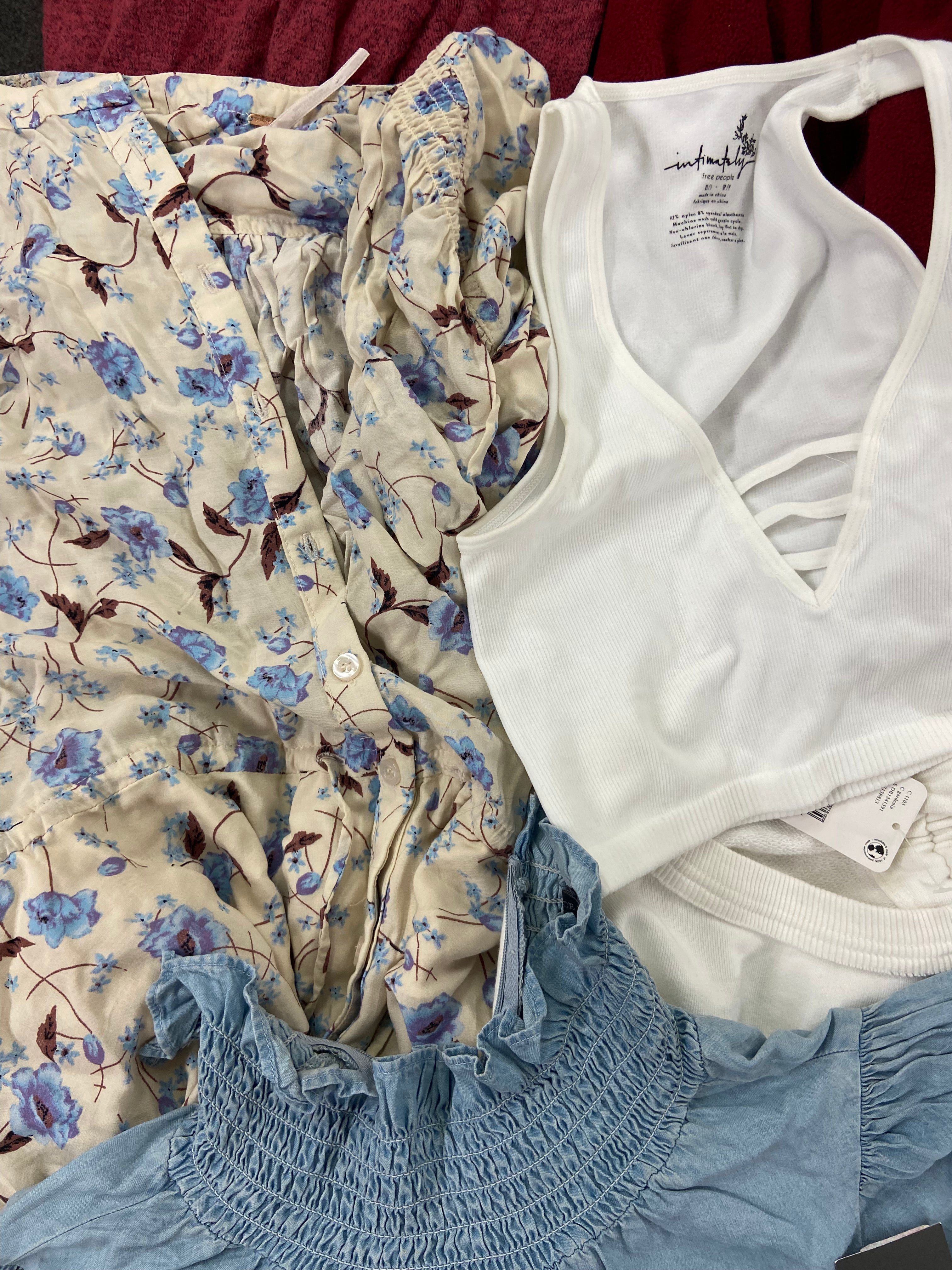 Women's Clothing Assorted Wholesale Lot, LUCKY BRAND, FREE PEOPLE, VINCE CAMUTO, CECE, K-DEER, ENYA CORTA and more, 16 items, Shelf Pulls, MSRP $841