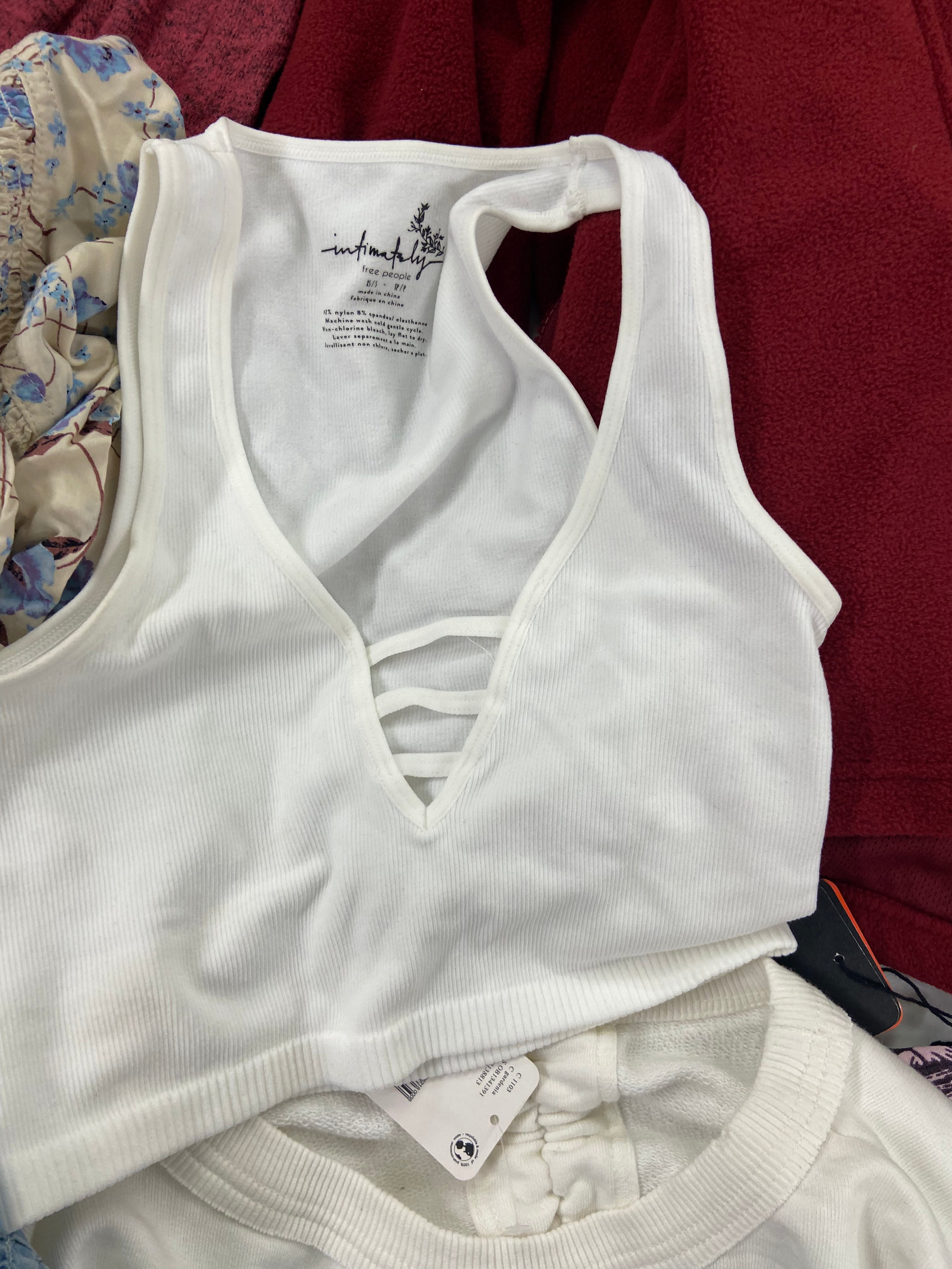 Women's Clothing Assorted Wholesale Lot, LUCKY BRAND, FREE PEOPLE, VINCE CAMUTO, CECE, K-DEER, ENYA CORTA and more, 16 items, Shelf Pulls, MSRP $841