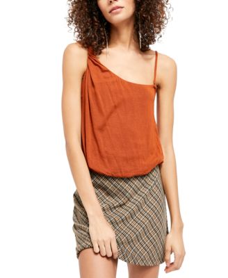 Women's Clothing Tops Wholesale Lot, BANANA REPUBLIC, VINCE CAMUTO, PUMA, FREE PEOPLE, SKETCHERS and more, 18 items, Shelf Pulls, MSRP $935