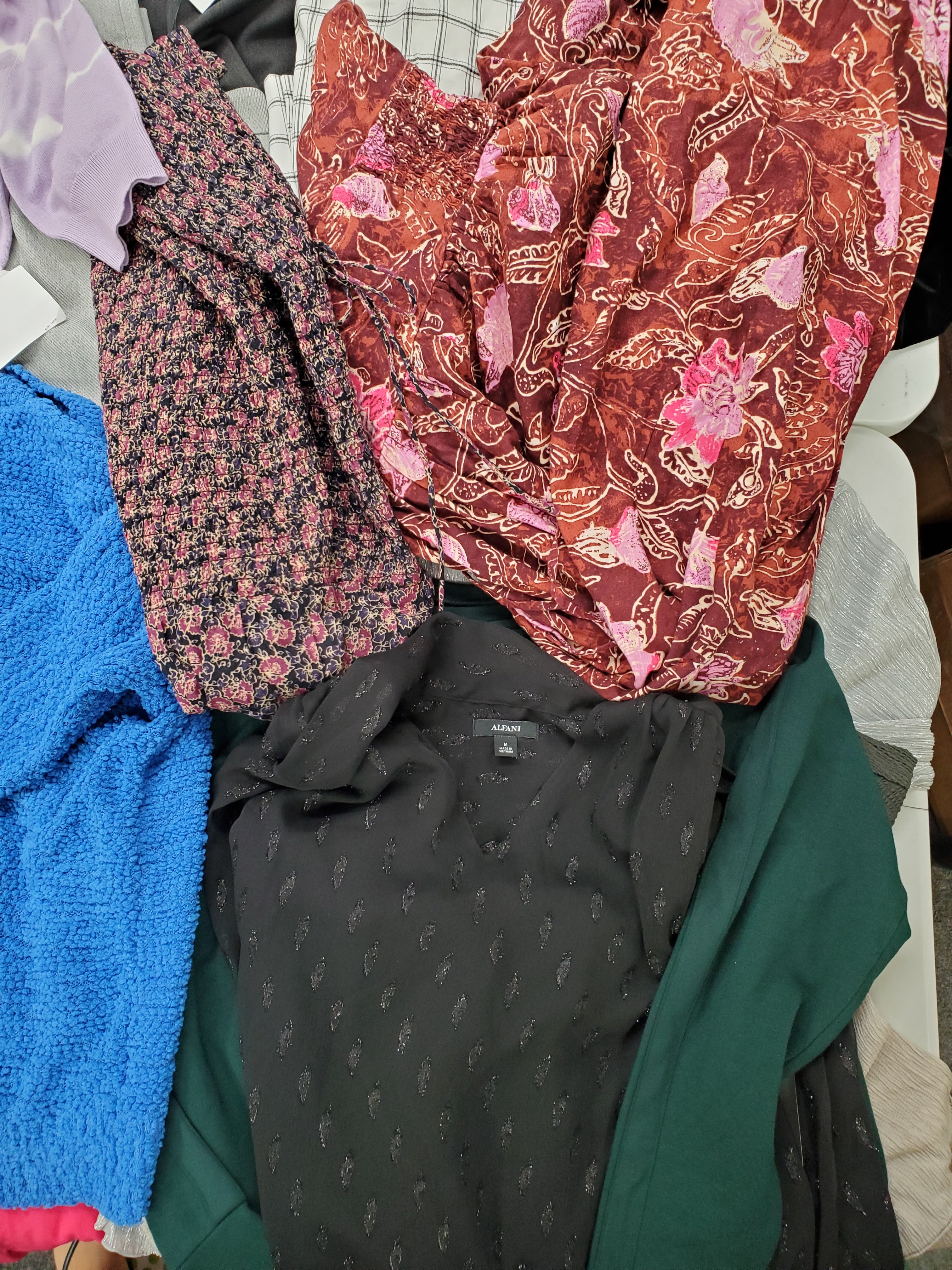 Women's Clothing Wholesale Lot CALVIN KLEIN, DKNY, Nike, Vince Camuto, Free People, Ideology and more,  25 Units, Shelf Pulls, MSRP $1,507.49
