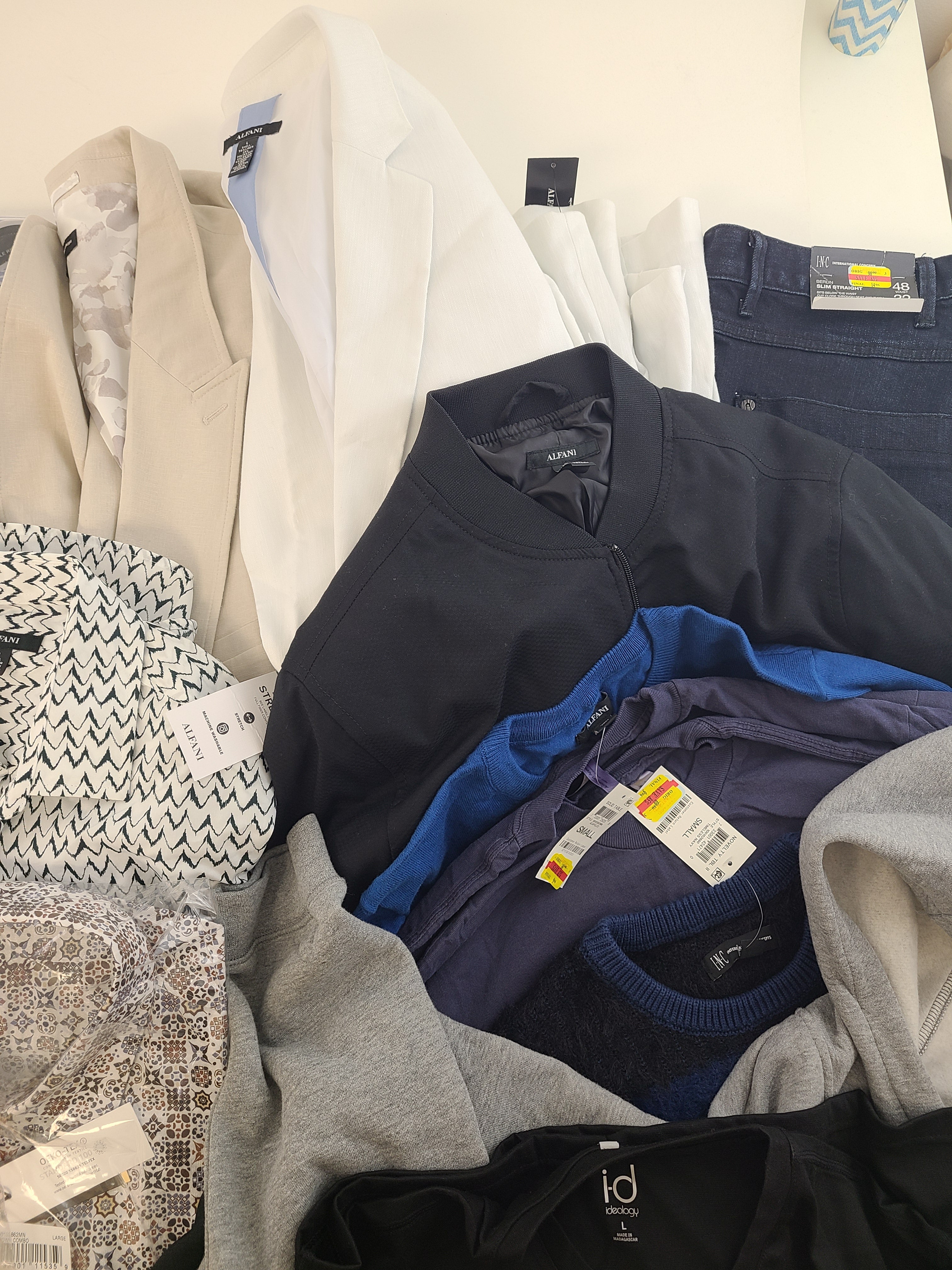 Men's Clothing Wholesale Lot Michael Kors, Polo Ralph Lauren, Calvin Klein, Adidas, American Apparel, Alfani, Club Room and more, 25 Units, Shelf Pulls, MSRP $1,605.49