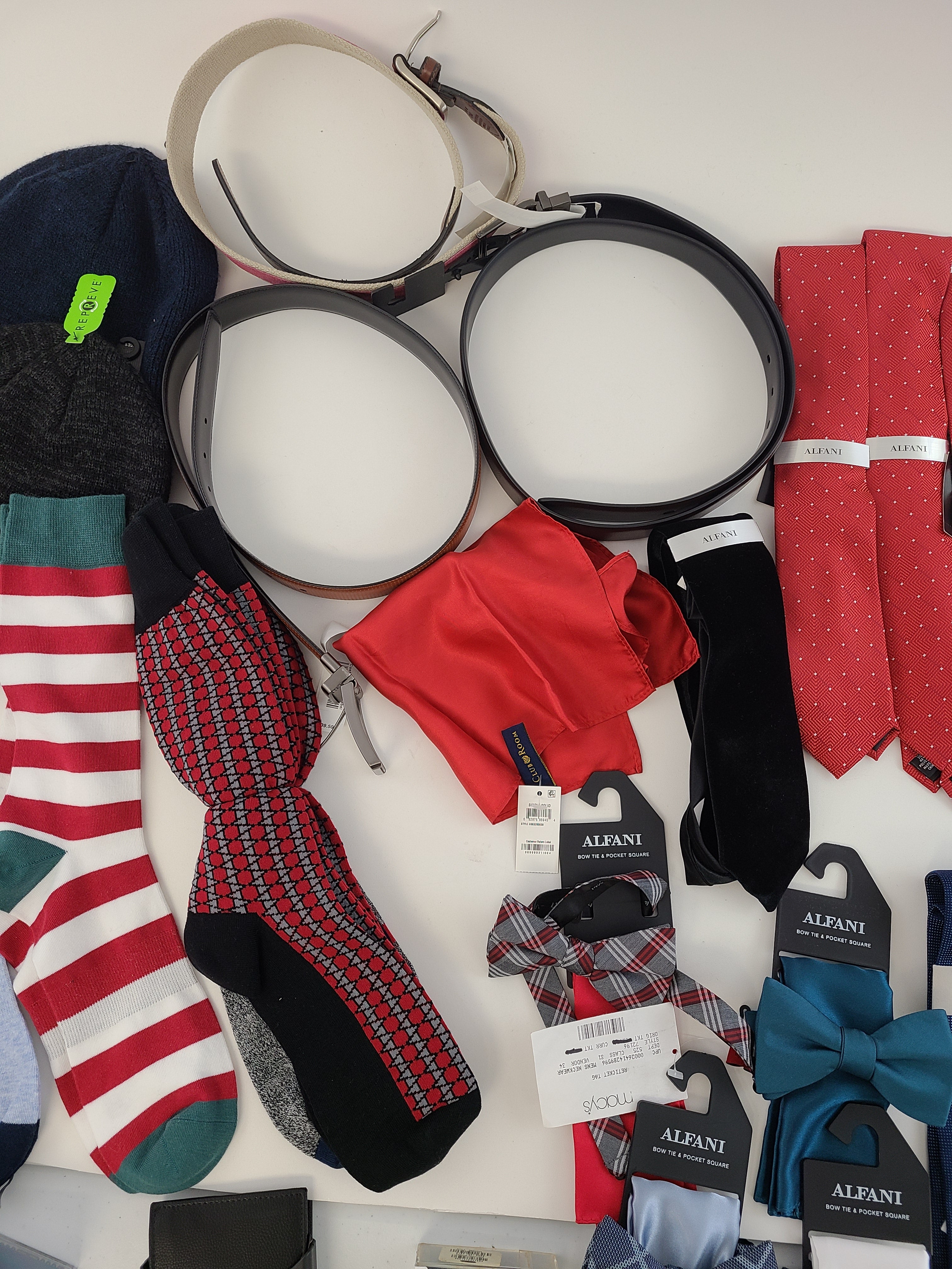 Men's Accessories Wholesale Lot Polo Ralph Lauren, Michael Kors, Tommy Hilfiger, Calvin Klein, Under Armour, Nautica, Kenneth Cole, Cole Haan, Perry Ellis, Ryan Seacrest, and more, 45 Units, Shelf Pulls, MSRP $1,954.42