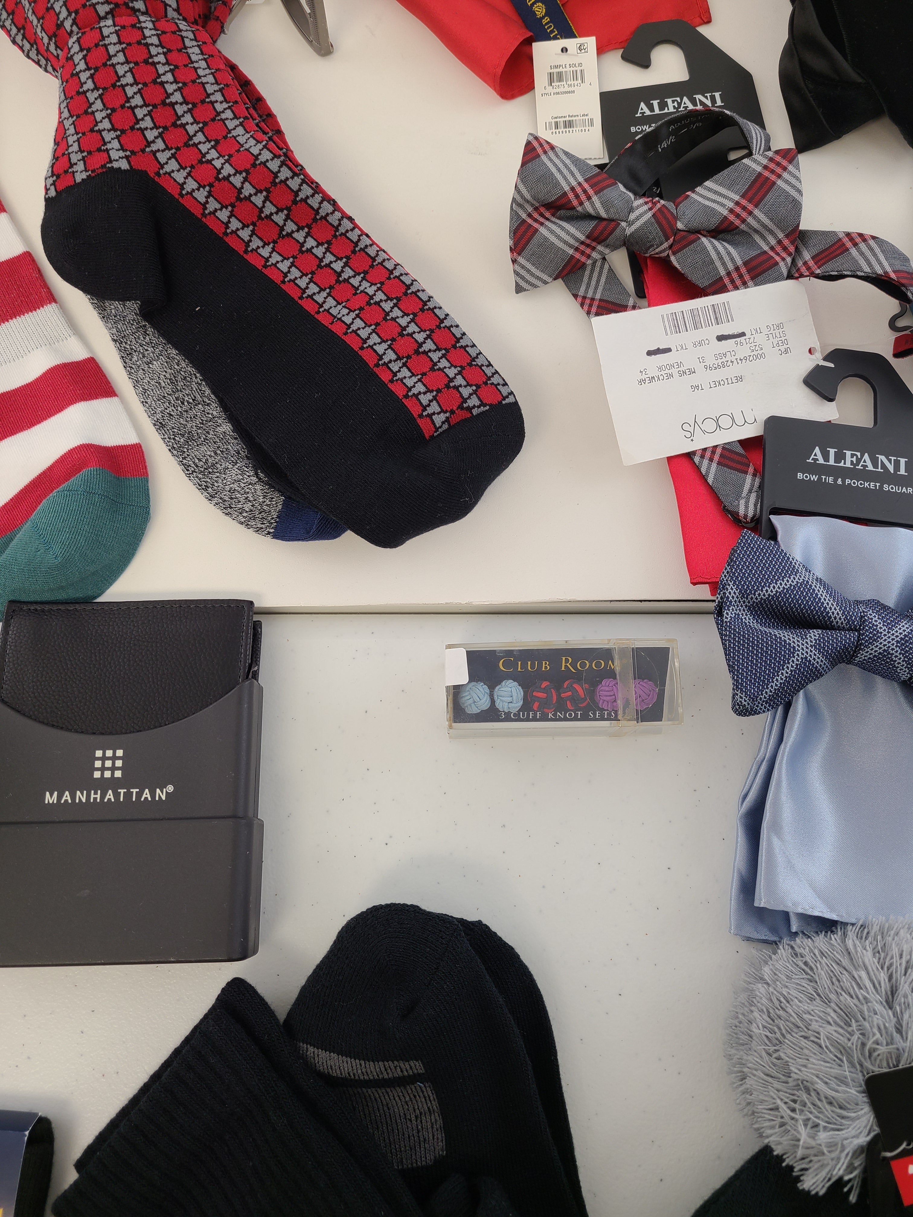 Men's Accessories Wholesale Lot Polo Ralph Lauren, Michael Kors, Tommy Hilfiger, Calvin Klein, Under Armour, Nautica, Kenneth Cole, Cole Haan, Perry Ellis, Ryan Seacrest, and more, 45 Units, Shelf Pulls, MSRP $1,954.42