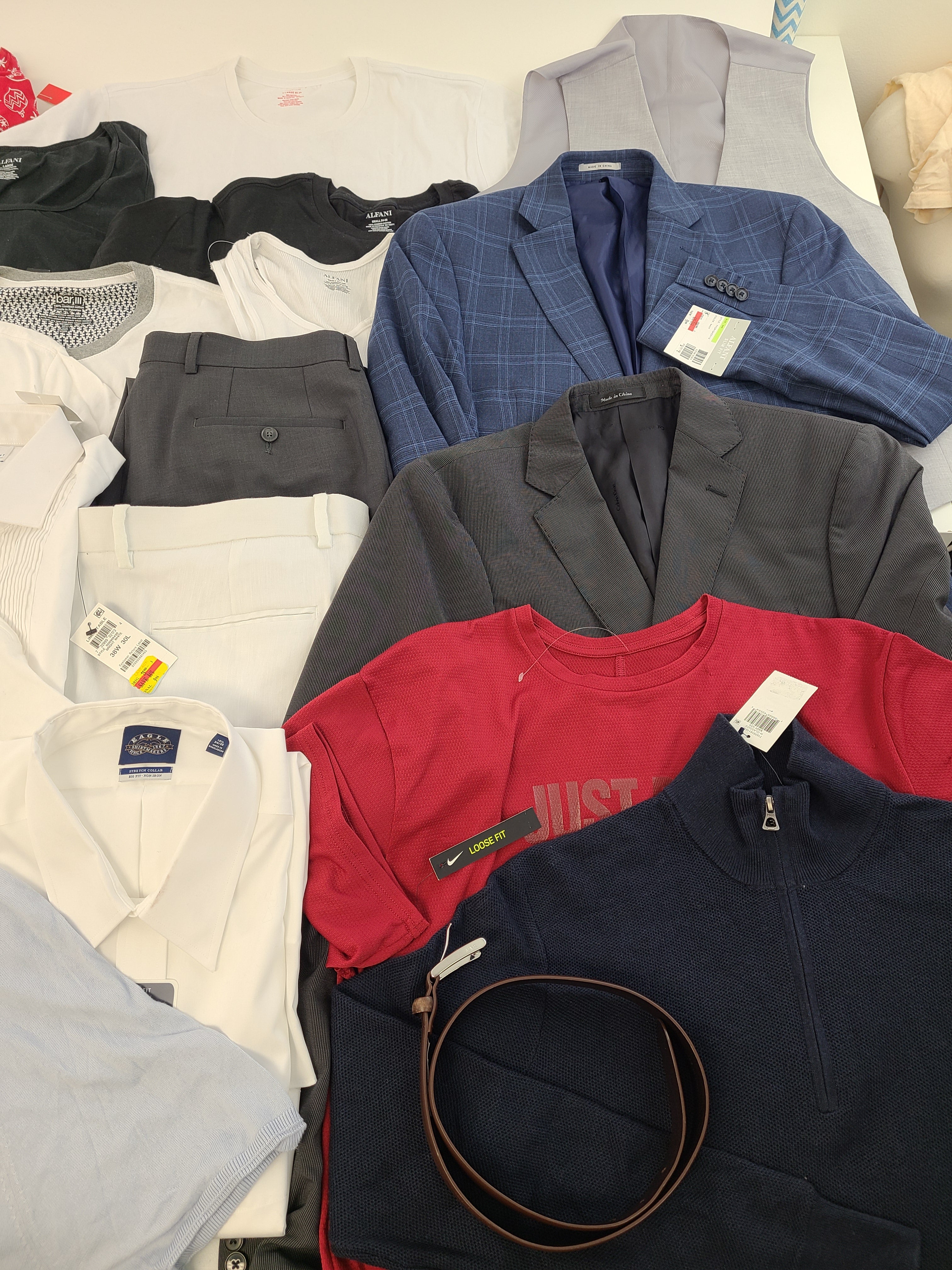 Men's Clothing Wholesale Lot Polo Ralph Lauren, Michael Kors, Calvin Klein, Nike, Eagle, Ryan Seacrest, Club Room, INC, Alfani and more, 23 Units, Customer Returns, MSRP $1,629.50