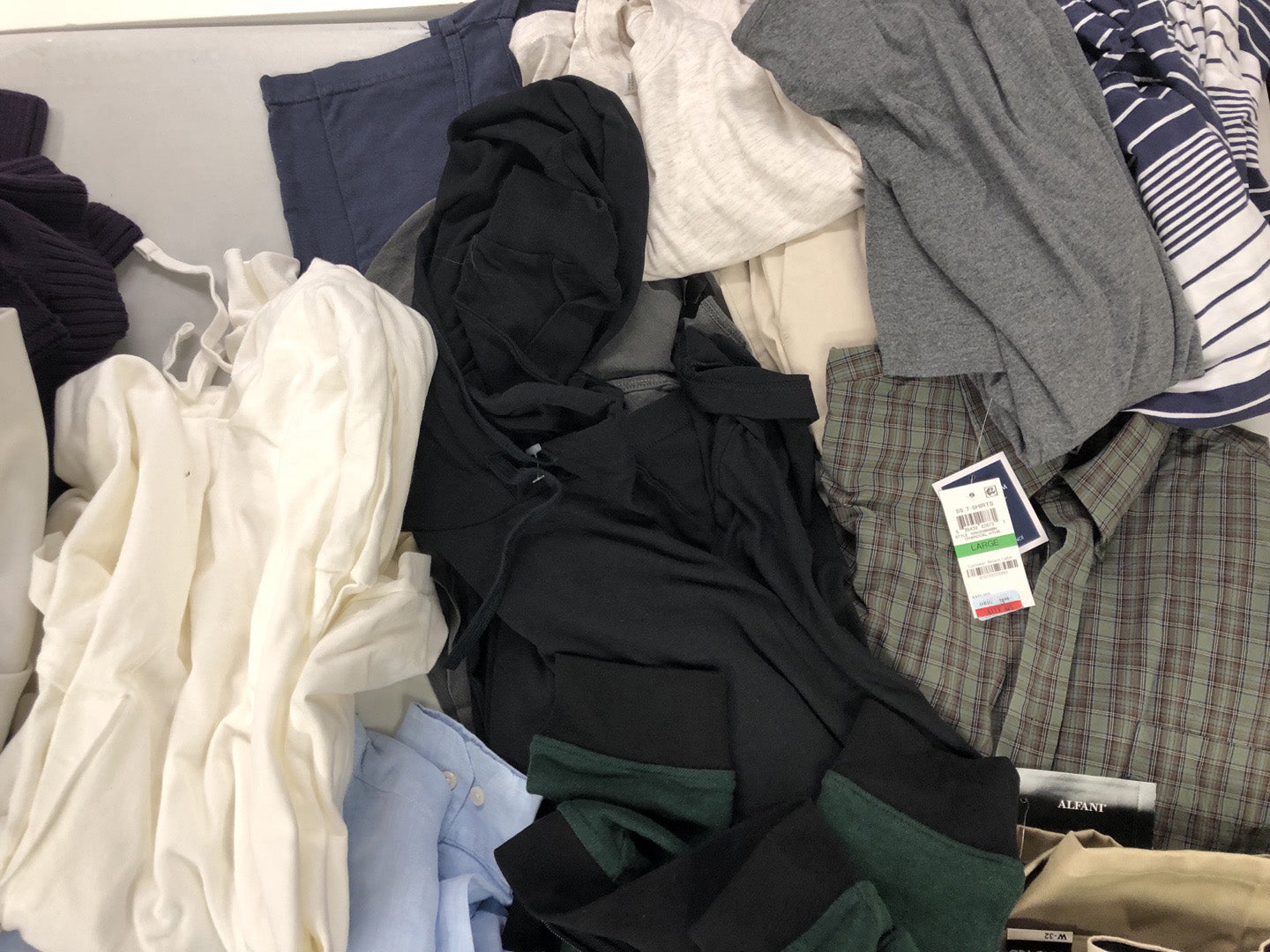 Men's Clothing Calvin Klein, Michael Kors, Polo Ralph Lauren, American Apparel, Alfani, INC and more, 24 Units, Shelf Pulls, MSRP $1,552