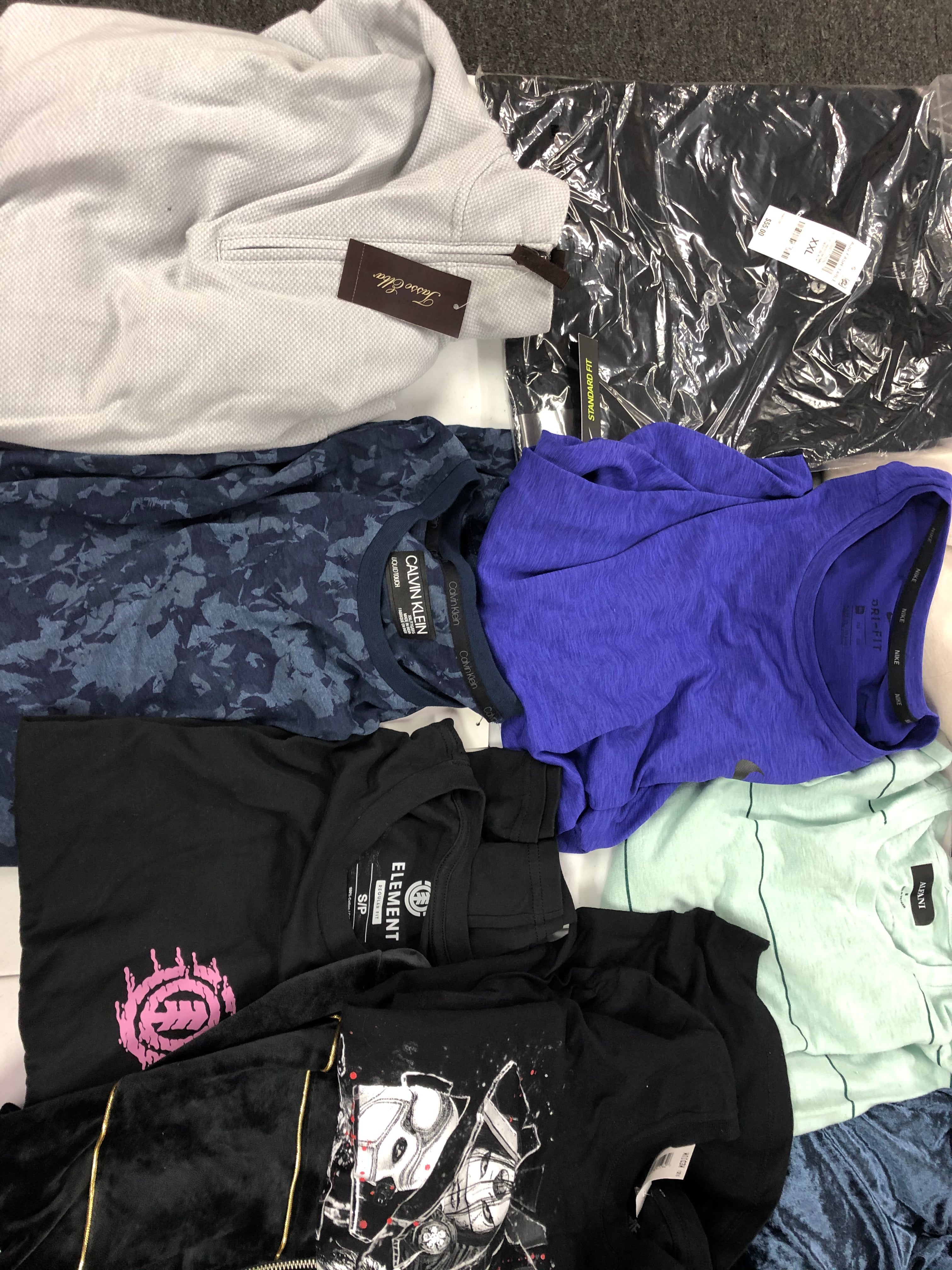Men's Clothing Calvin Klein, Tommy Hilfiger, NIKE, Tasso Elba, Alfani, INC and more, 17 Units, Shelf Pulls, MSRP $1,553.50