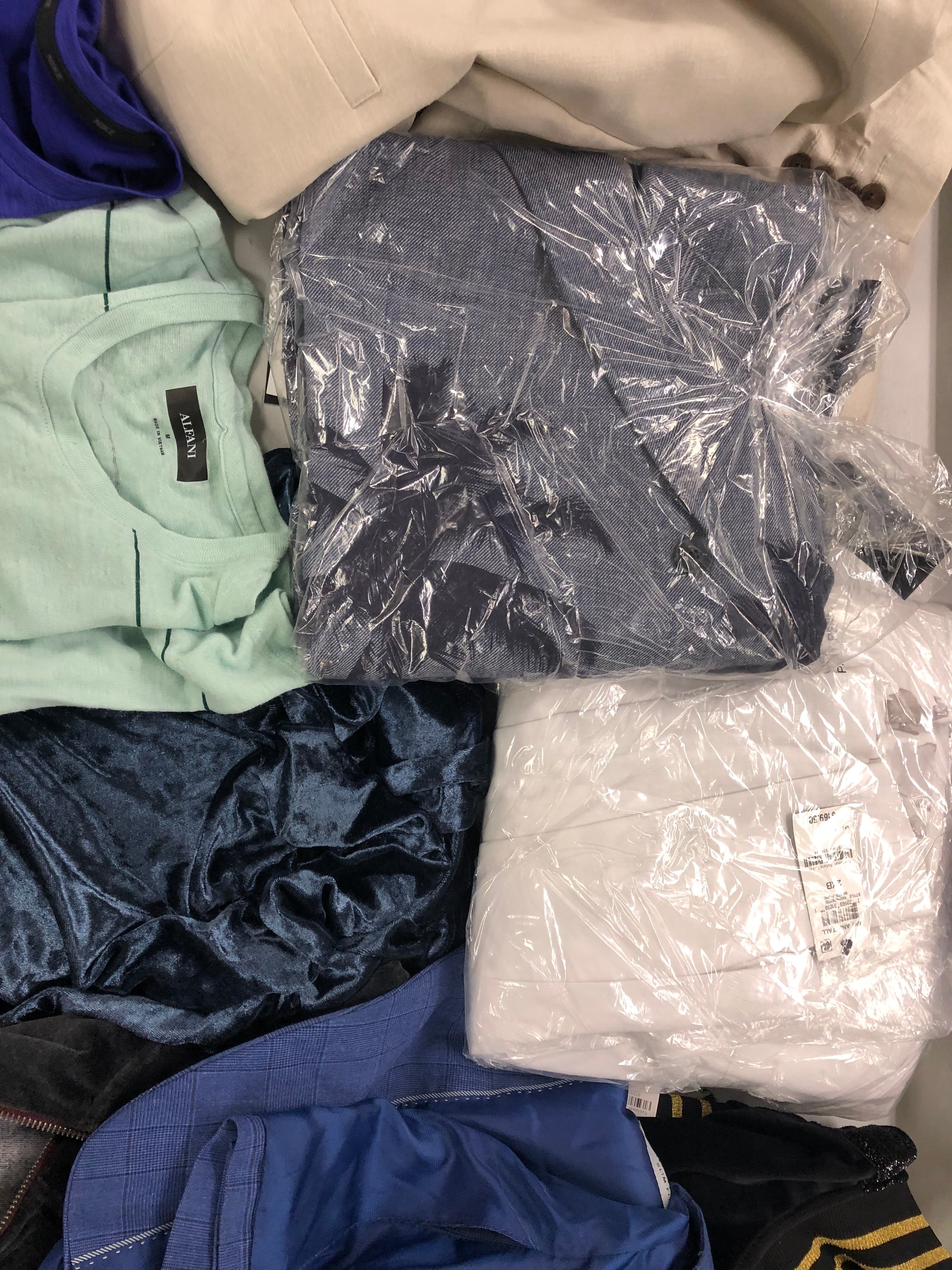 Men's Clothing Calvin Klein, Tommy Hilfiger, NIKE, Tasso Elba, Alfani, INC and more, 17 Units, Shelf Pulls, MSRP $1,553.50
