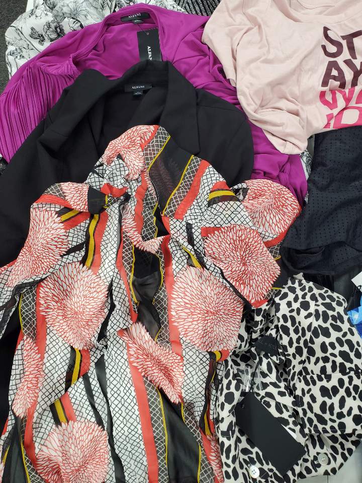 Women's Clothing Wholesale Lot Calvin Klein, COLUMBIA, NIKE, Kendall Kylie, 32 degrees, Alfani, American Apparel, IDEOLOGY, Bar III, INC and more, 25 Units, Shelf Pulls, MSRP $1,518.49