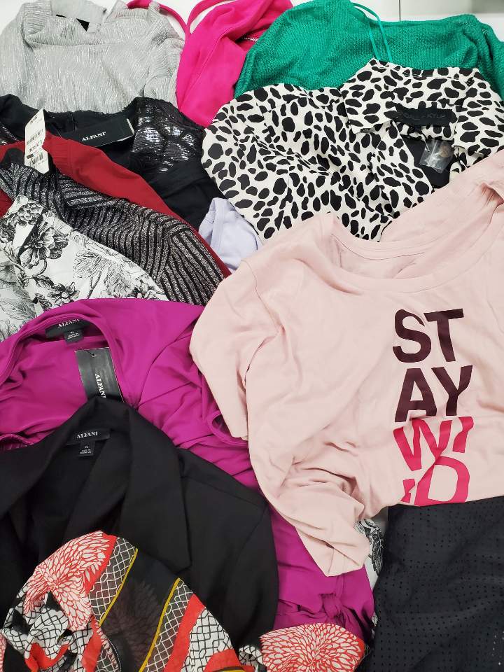 Women's Clothing Wholesale Lot Calvin Klein, COLUMBIA, NIKE, Kendall Kylie, 32 degrees, Alfani, American Apparel, IDEOLOGY, Bar III, INC and more, 25 Units, Shelf Pulls, MSRP $1,518.49