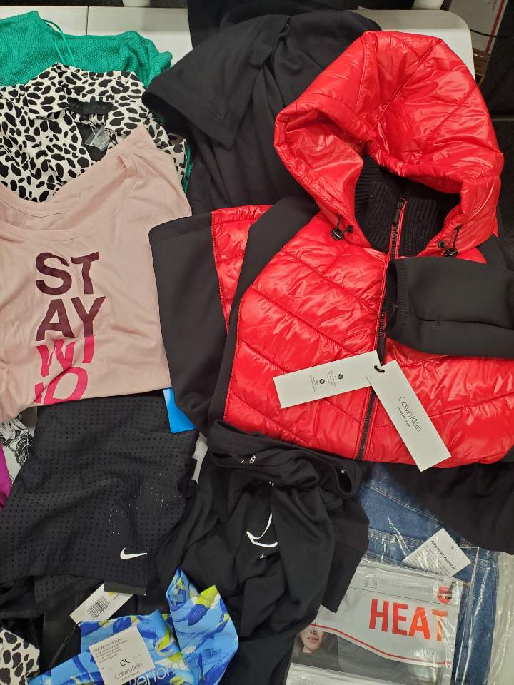 Women's Clothing Wholesale Lot Calvin Klein, COLUMBIA, NIKE, Kendall Kylie, 32 degrees, Alfani, American Apparel, IDEOLOGY, Bar III, INC and more, 25 Units, Shelf Pulls, MSRP $1,518.49