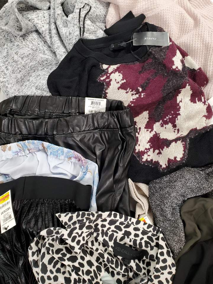 Women's Clothing Wholesale Lot CALVIN KLEIN, NIKE, VINCE CAMUTO, FREE PEOPLE, KENDALL + KYLIE,  32 DEGREES, IDEOLOGY, ALFANI and more, 26 Units, Shelf Pulls, MSRP $1,538.97