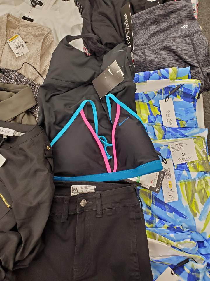 Women's Clothing Wholesale Lot CALVIN KLEIN, NIKE, VINCE CAMUTO, FREE PEOPLE, KENDALL + KYLIE,  32 DEGREES, IDEOLOGY, ALFANI and more, 26 Units, Shelf Pulls, MSRP $1,538.97