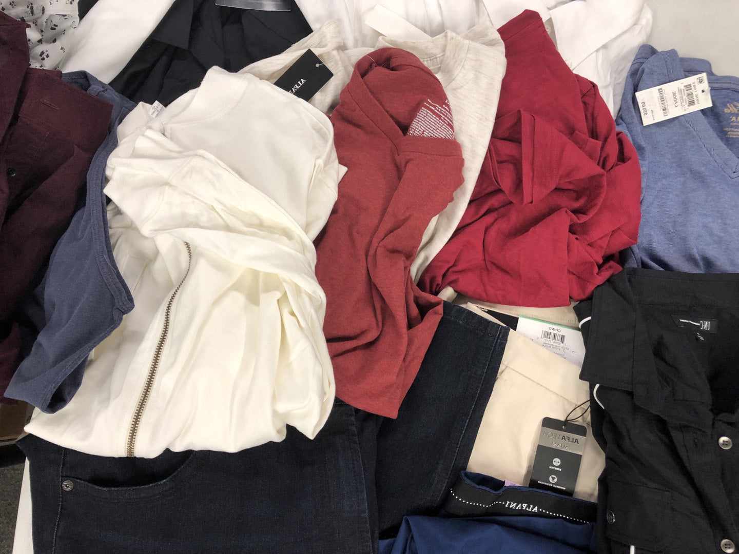Men's Clothing Van Heusen, Calvin Klein, Society of Threads, Club Room, Alfani, INC and more, 23 Units, Shelf Pulls, MSRP $1,523.90