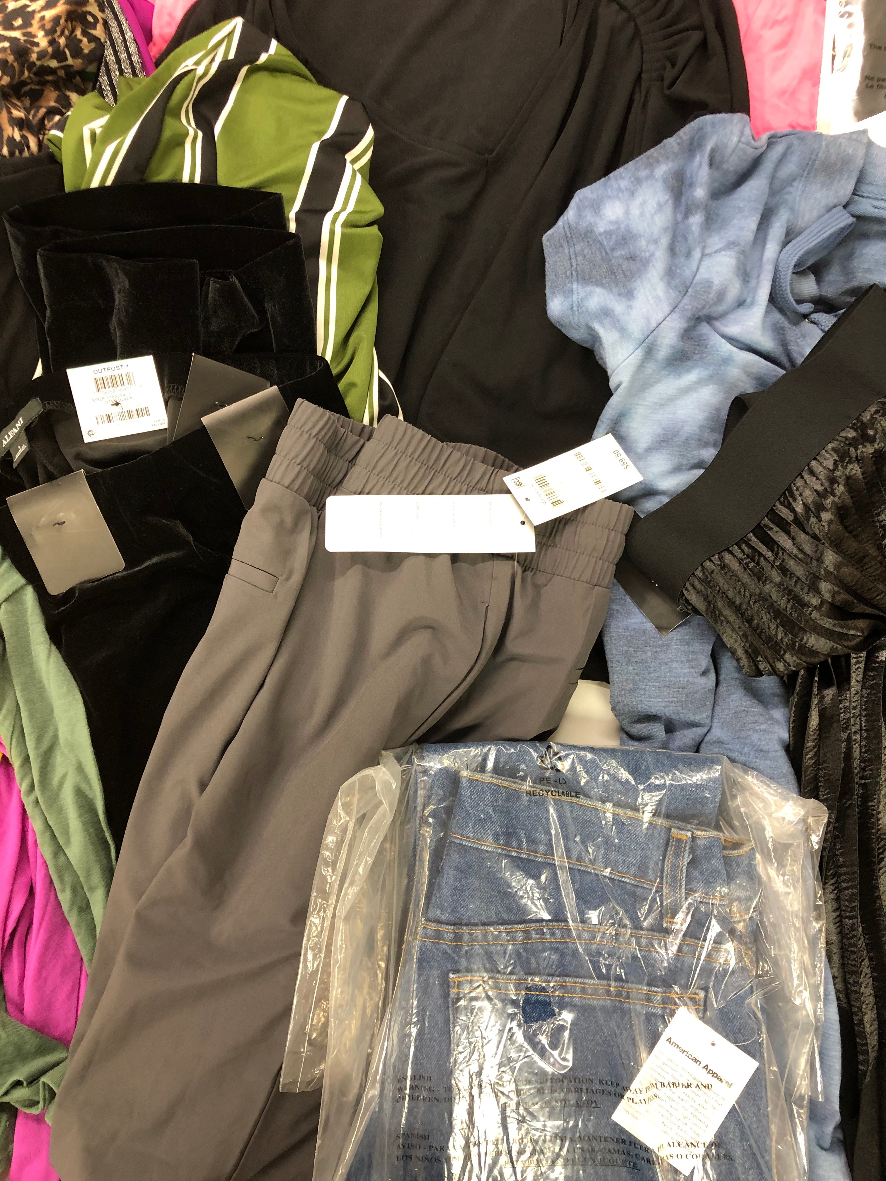 Women's Clothing Wholesale Lot CALVIN KLEIN, KAREN KANE, 32 DEGREES, American Apparel, ALFANI, IDEOLOGY and more, 25 Units, Shelf Pulls, MSRP $1,465.50
