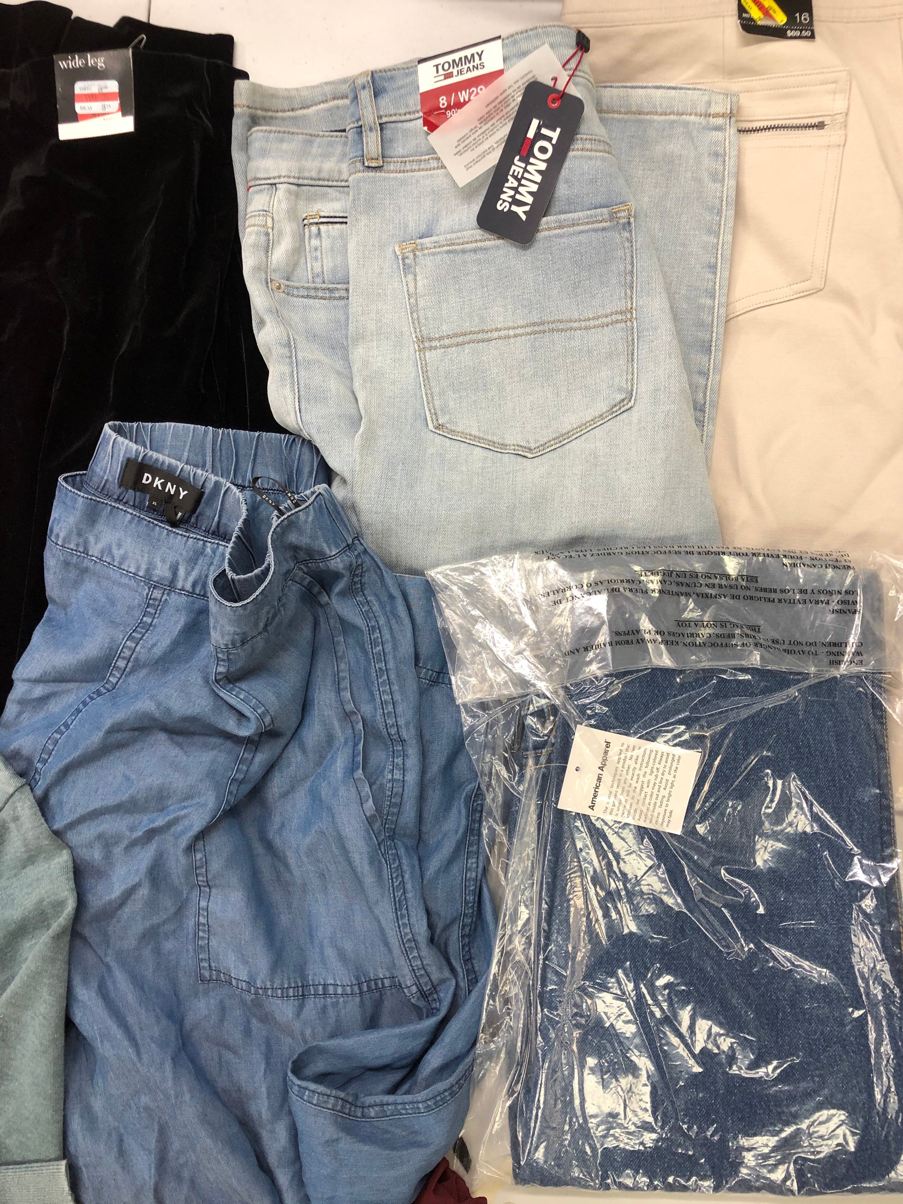 Women's Clothing Wholesale Lot CALVIN KLEIN, DKNY, Michael Kors, DKNY, Tommy Hilfiger, American Apparel, Guess, RACHEL Rachel Roy, Ideology and more, 25 Units, Shelf Pulls, MSRP $1,512.99