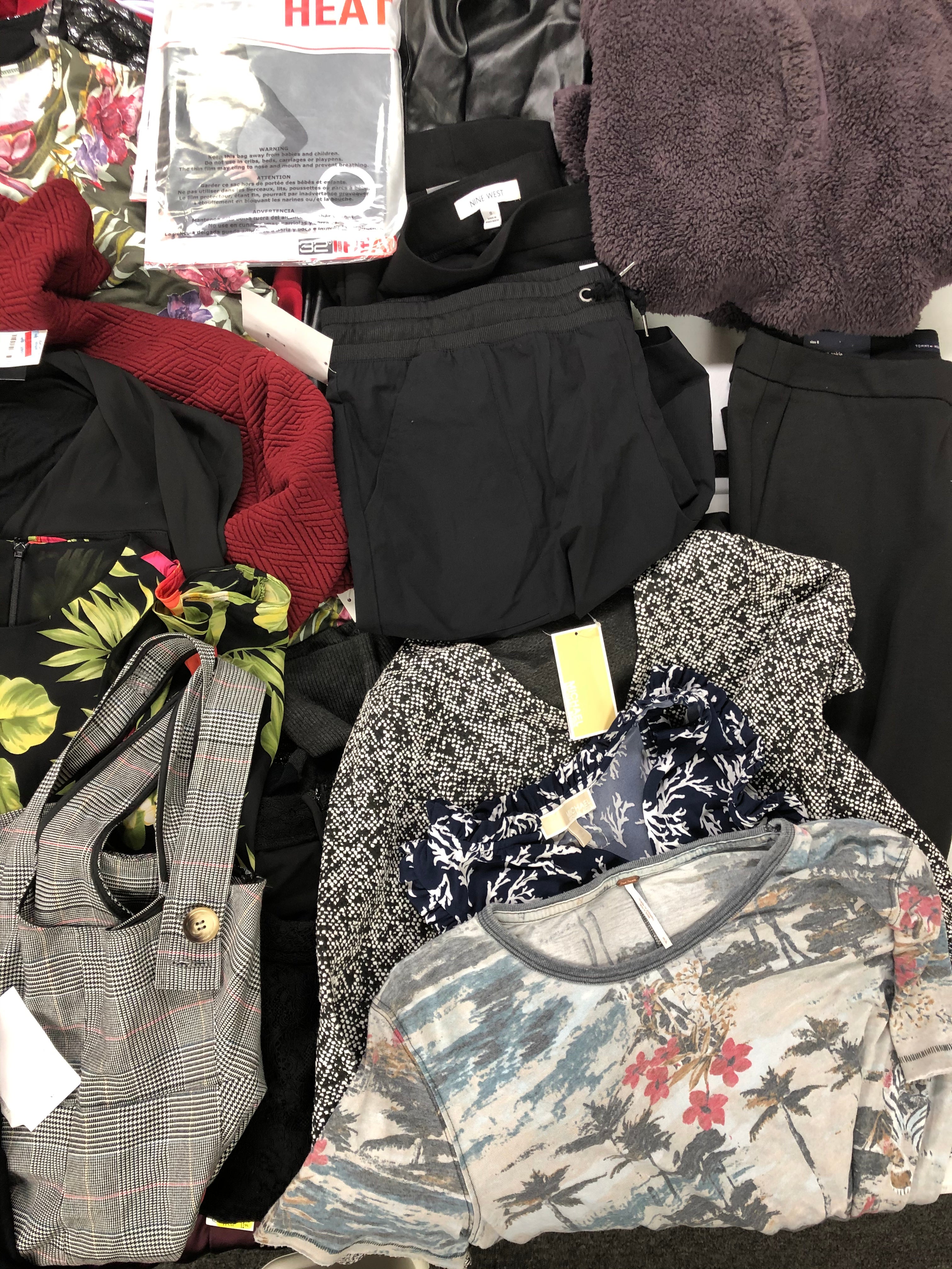 Women's Clothing Wholesale Lot LAUREN RALPH LAUREN, MICHAEL KORS, TOMMY HILFIGER, FREE PEOPLE, GUESS, NINE WEST, 32 DEGREES, ALFANI and more, 25 Units, Shelf Pulls, MSRP $1,578.98