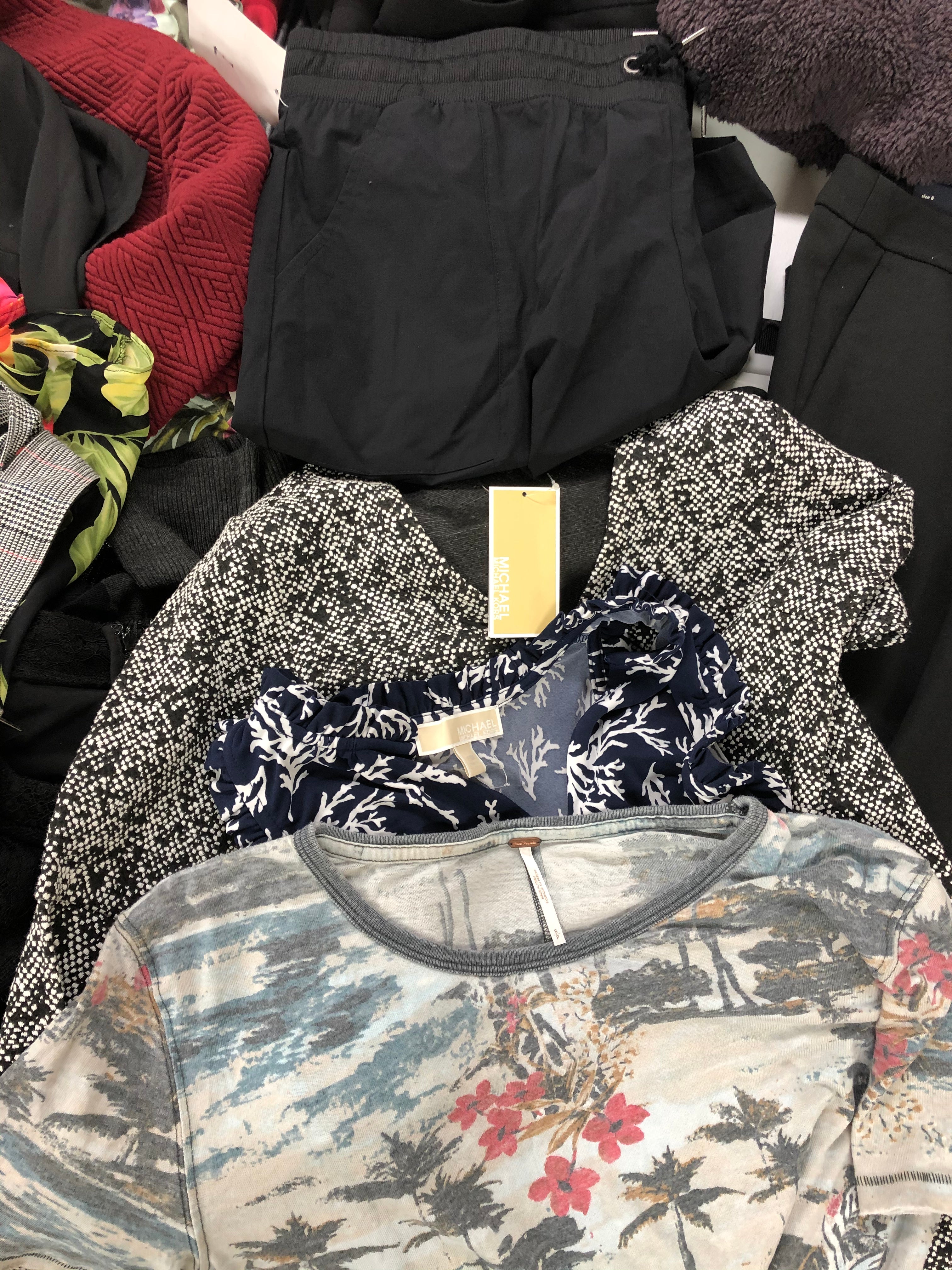 Women's Clothing Wholesale Lot LAUREN RALPH LAUREN, MICHAEL KORS, TOMMY HILFIGER, FREE PEOPLE, GUESS, NINE WEST, 32 DEGREES, ALFANI and more, 25 Units, Shelf Pulls, MSRP $1,578.98