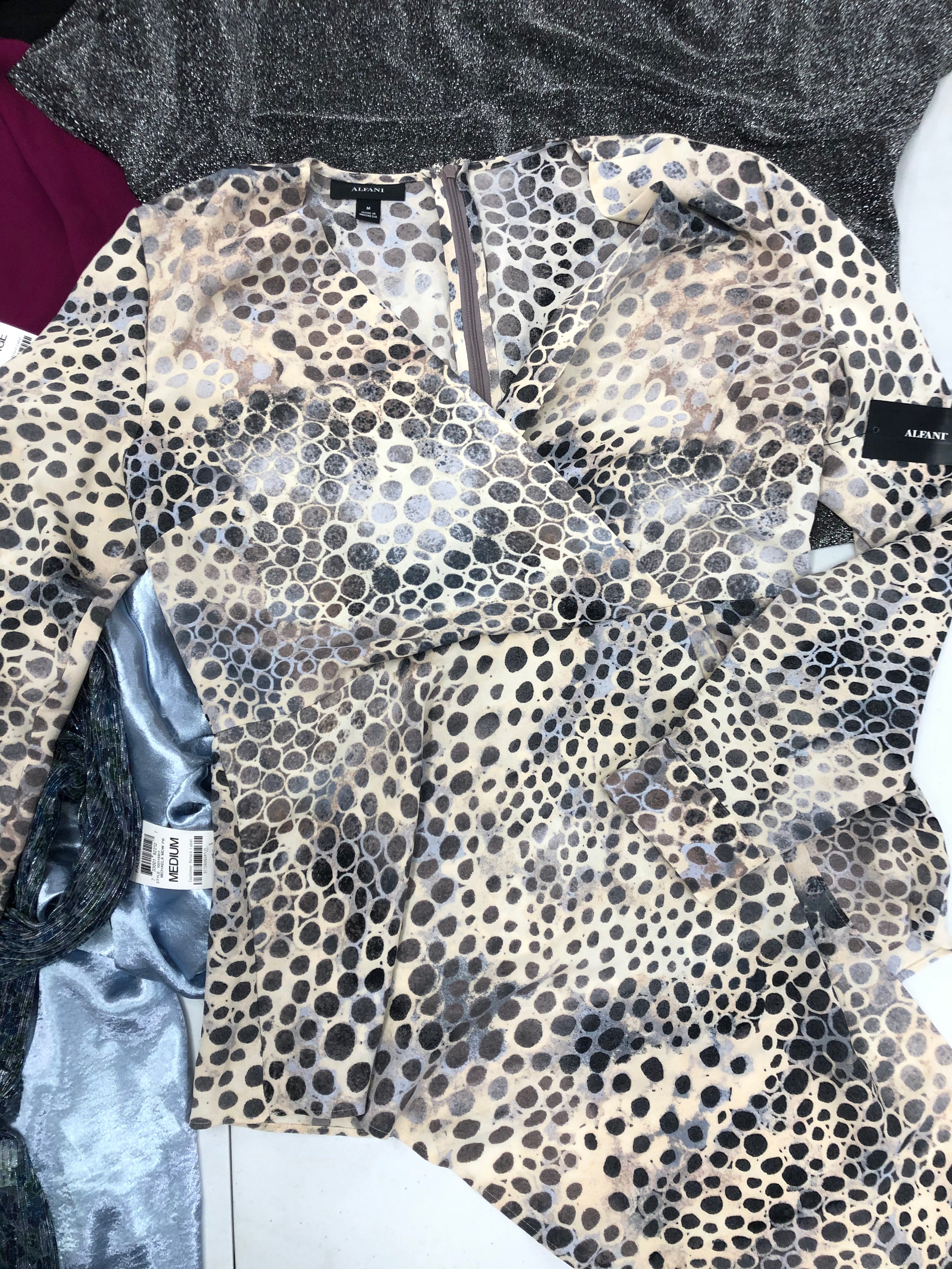 Women's Clothing Top Wholesale Lot, CALVIN KLEIN, TOMMY HILFIGER, KASPER, ALFANI, AMERICAN APPAREL and more, 14 Units, Shelf Pulls, MSRP $778.50