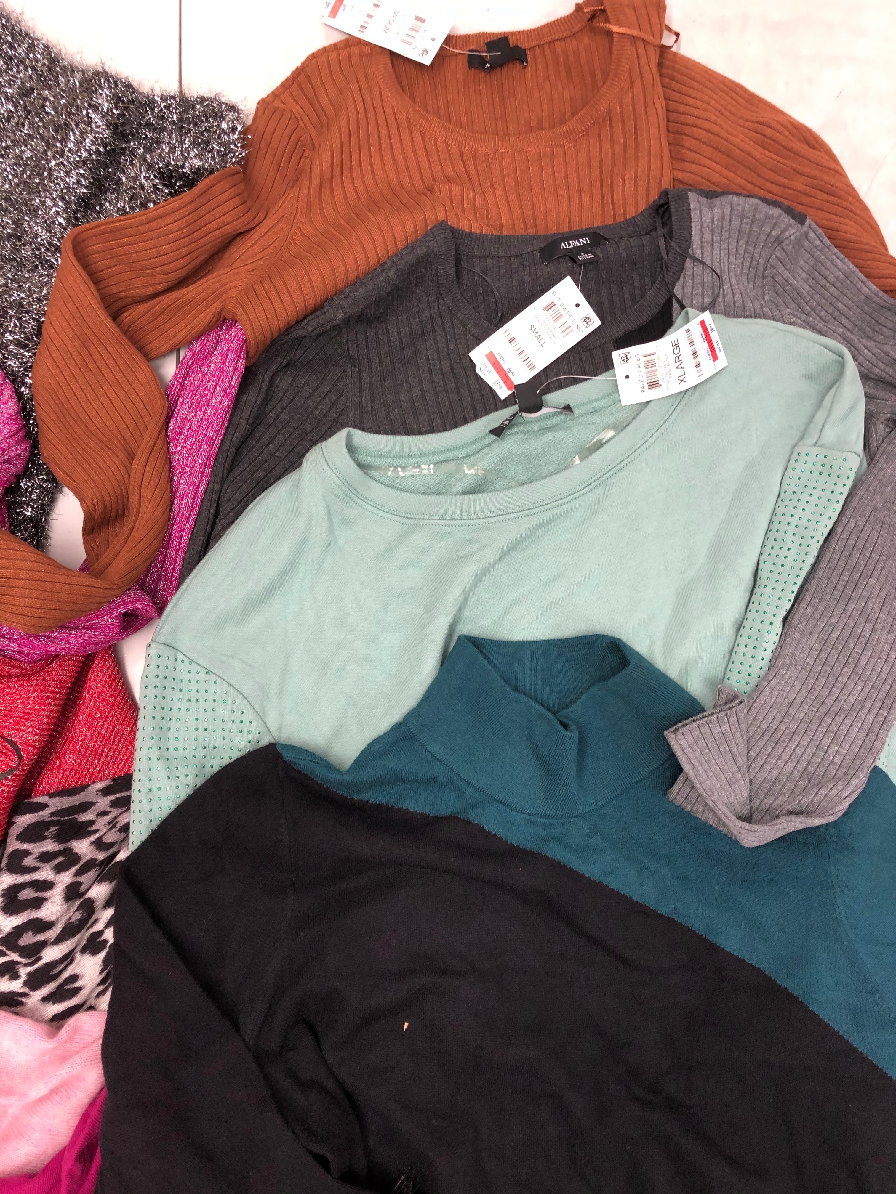 Women's Clothing Sweater Wholesale Lot, Cashmere Charter Club, ALFANI, and more, 10 Units, Shelf Pulls, MSRP $754.50