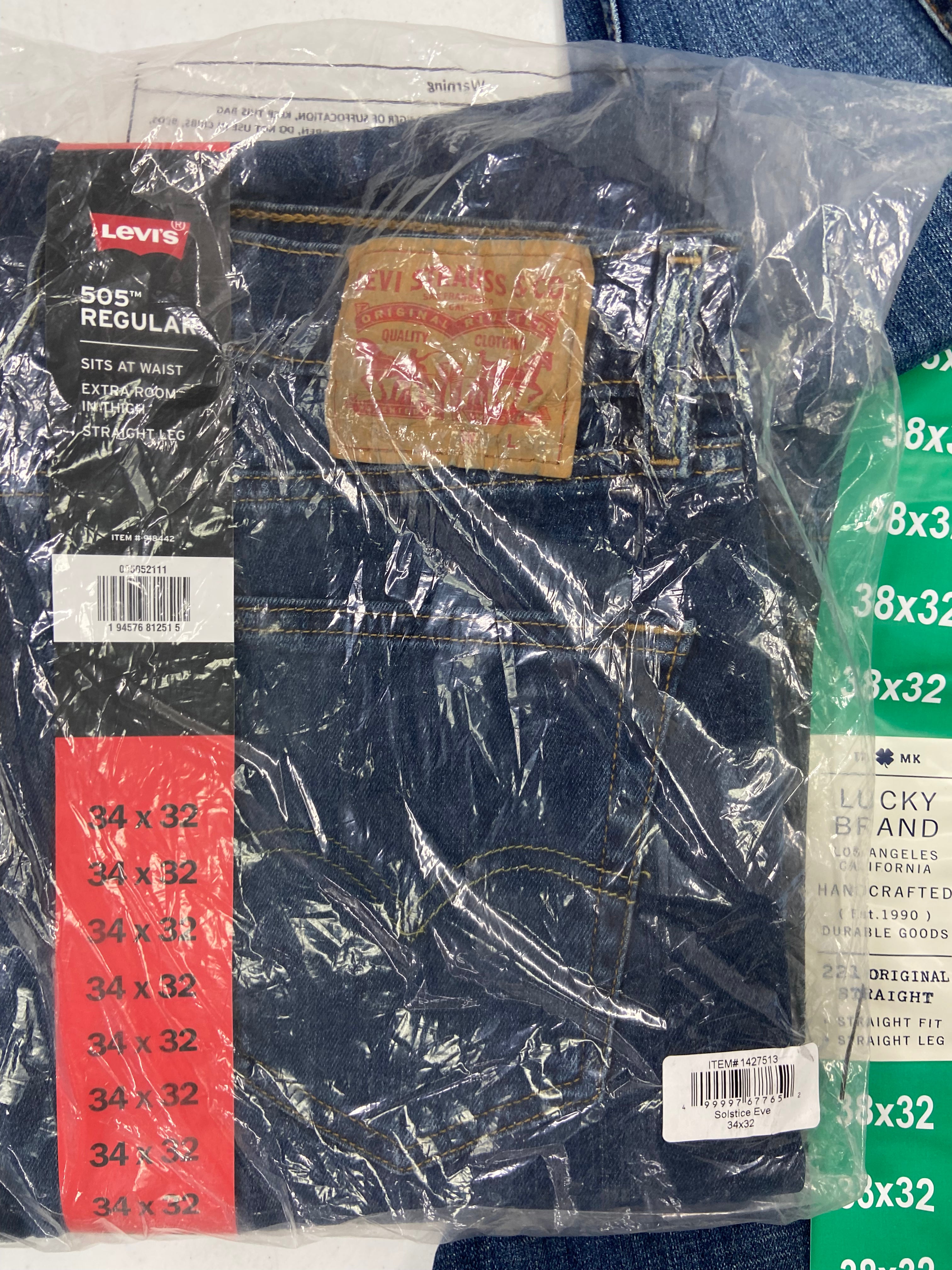 Men's Clothing Jeans Wholesale Lot, LUCKY BRAND, CALVIN KLEIN, BUFFALO and more, 10 items, Shelf Pulls, MSRP $814