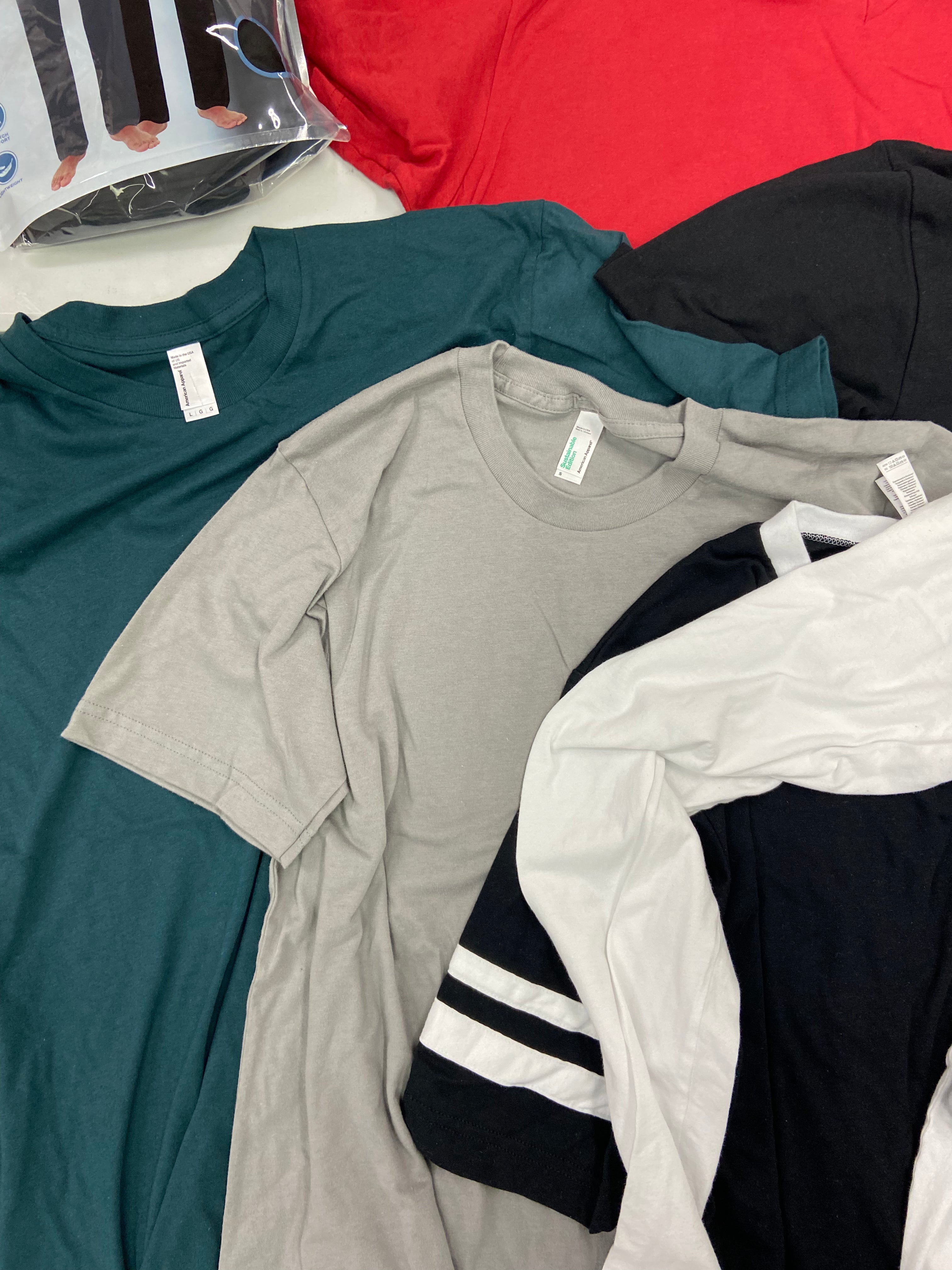 Men's Clothing ASSORTED Wholesale Lot, TIMBERLAND, GOLDTOE, BLOOMINGDALES, AMERICAN APPAREL, 32 DEGREES 14 items, Shelf Pulls, MSRP $423
