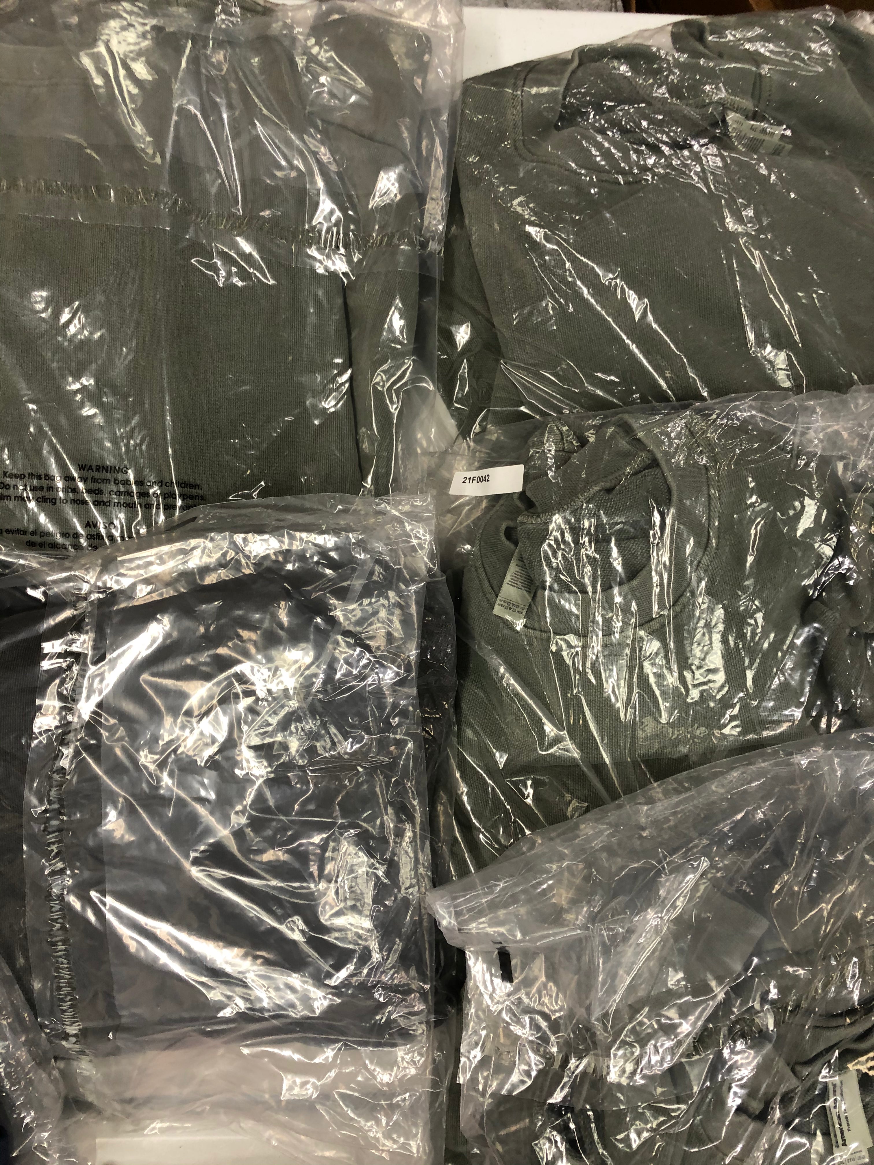 Men's Clothing Tops and others, Wholesale Lot, COLUMBIA, CALVIN KLEIN, STEVE MADDEN, PERRY ELLIS, AMERICAN APPAREL and more, 15 items, Shelf Pulls, MSRP $632