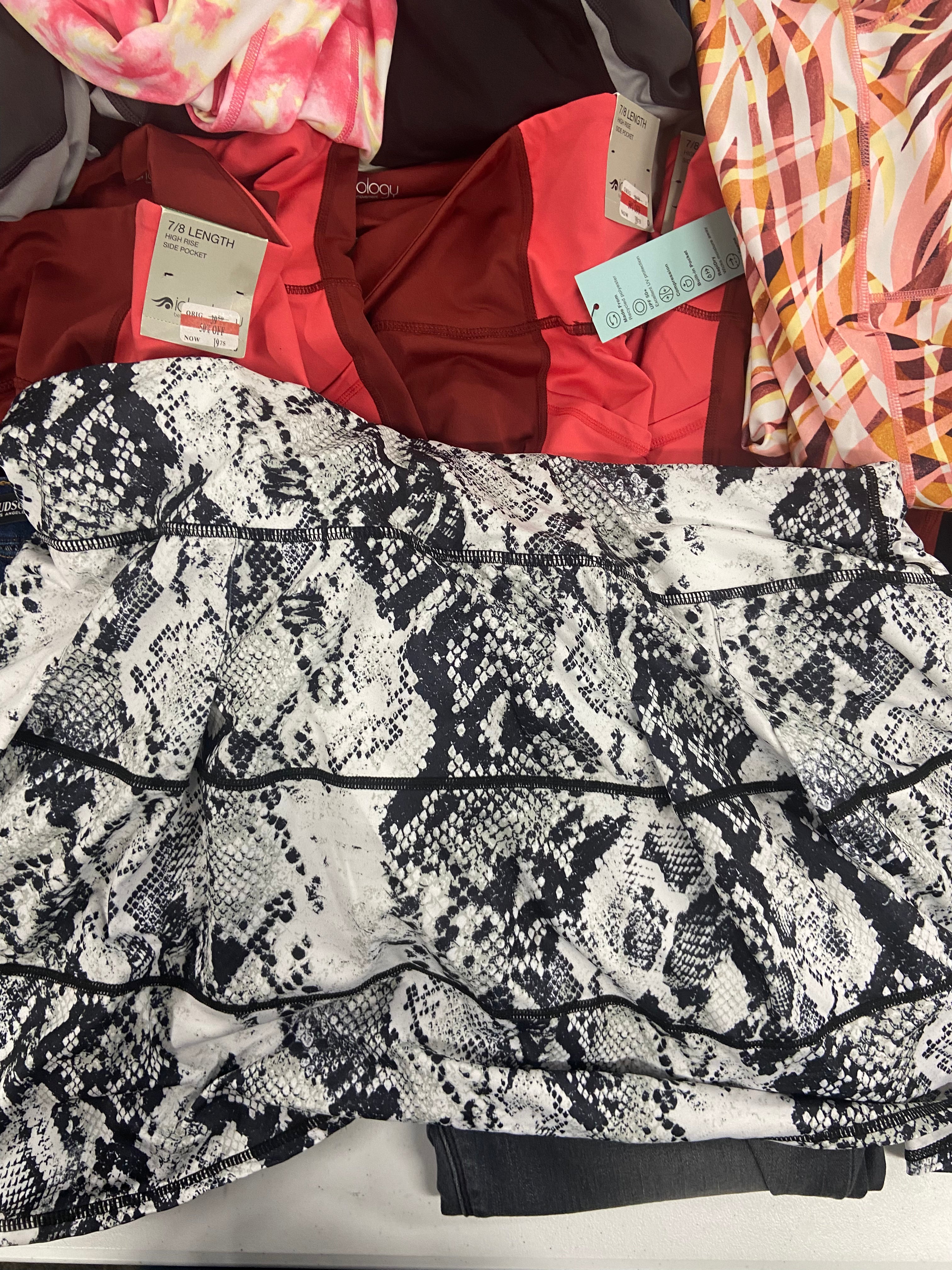 Women's Clothing Leggings, Jeans & Others, HUDSON, SKETCHERS, IDEOLOGY Wholesale Lot,  17 items, Shelf Pulls, MSRP $912