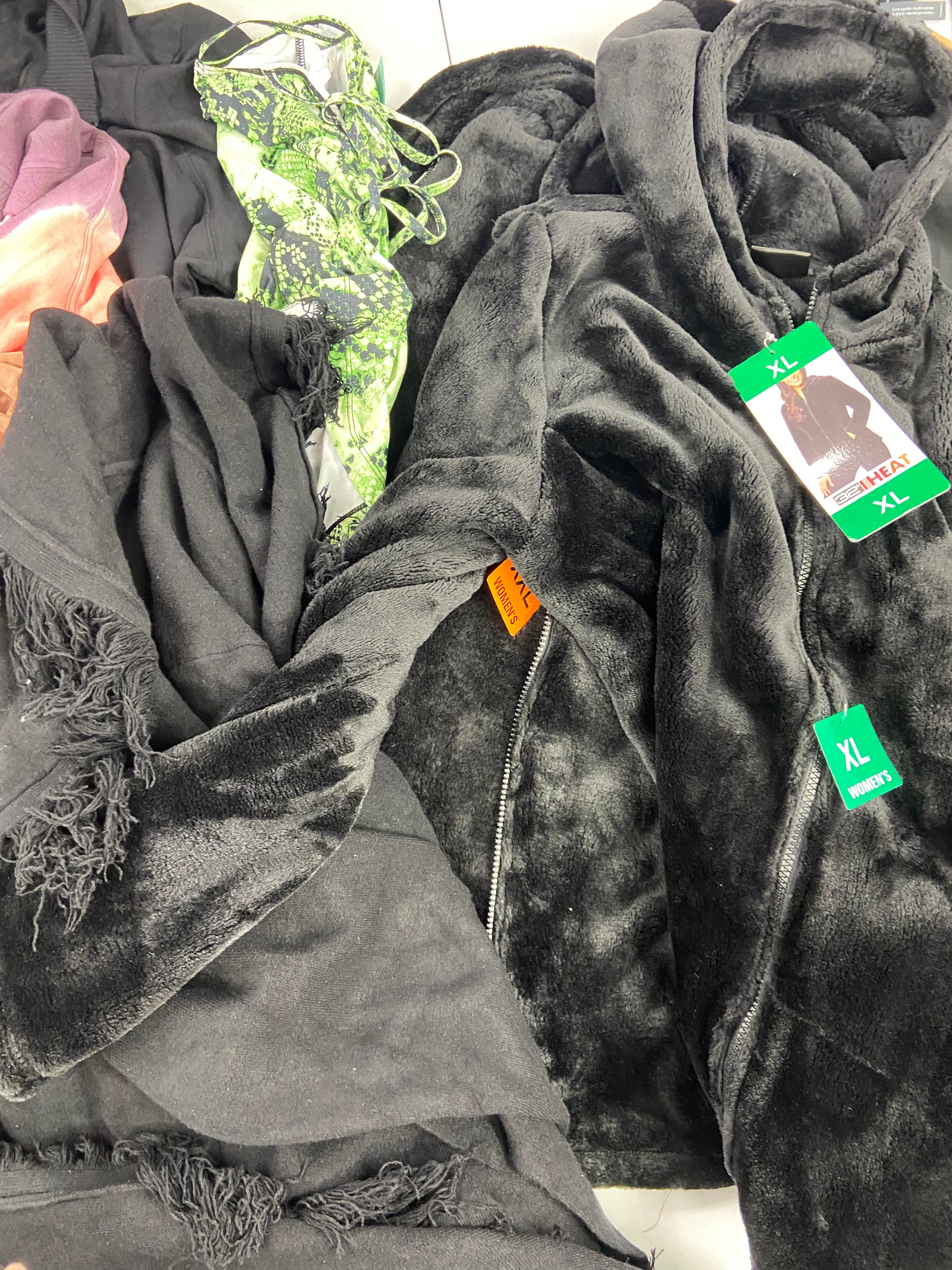 Women's Clothing Assorted Wholesale Lot, NORTH FACE, CALVIN KLEIN, 32 DEGREES, IDEOLOGY and more, 13 items, Shelf Pulls, MSRP $709