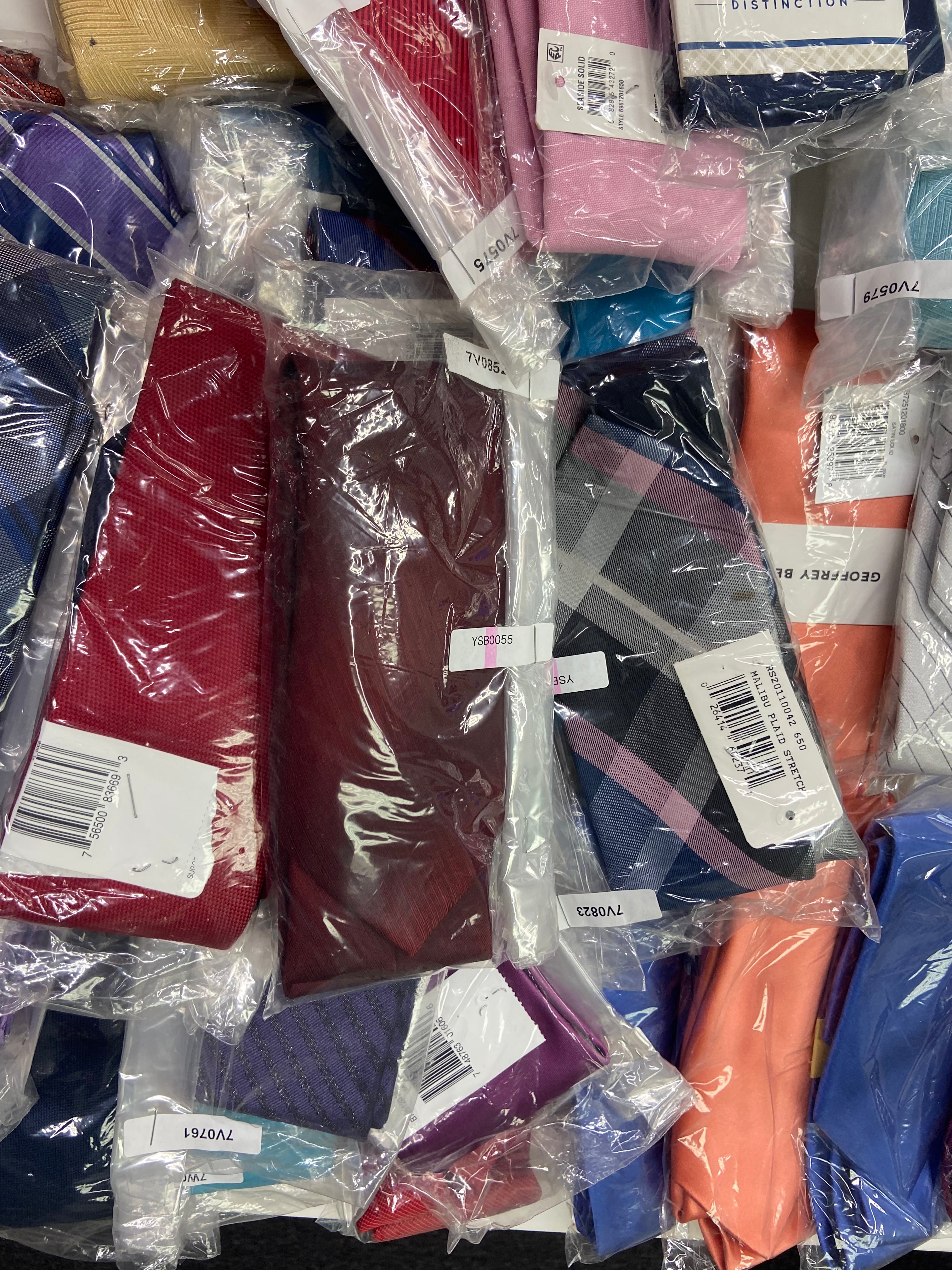 Men's Neckties Wholesale Lot, TOMMY HILFIGER, MICHAEL KORS, KENNETH COLE, CLUB ROOM, CALVIN KLEIN, ALFANI,  and more, 122 items, CUSTOMER RETURNS