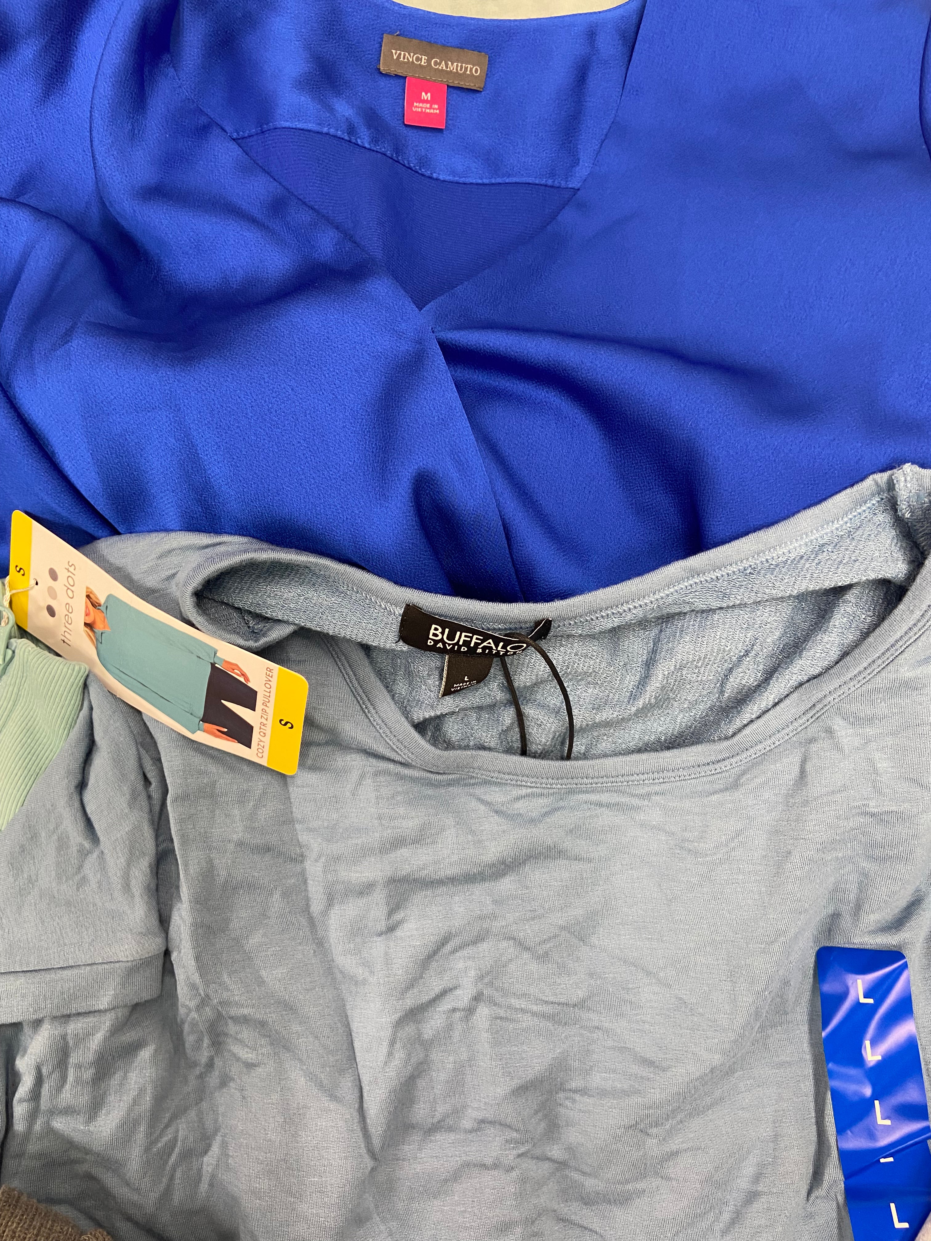 Women's?Clothings tops, Wholesale Lot, DKNY, VINCE CAMUTO, 1 STATE, BUFFALO, MARC NEW YORK, EDDIE BAUER, BANANA REPUBLIC, FREE PEOPLE and more, 23 items, CUSTOMER RETURNS