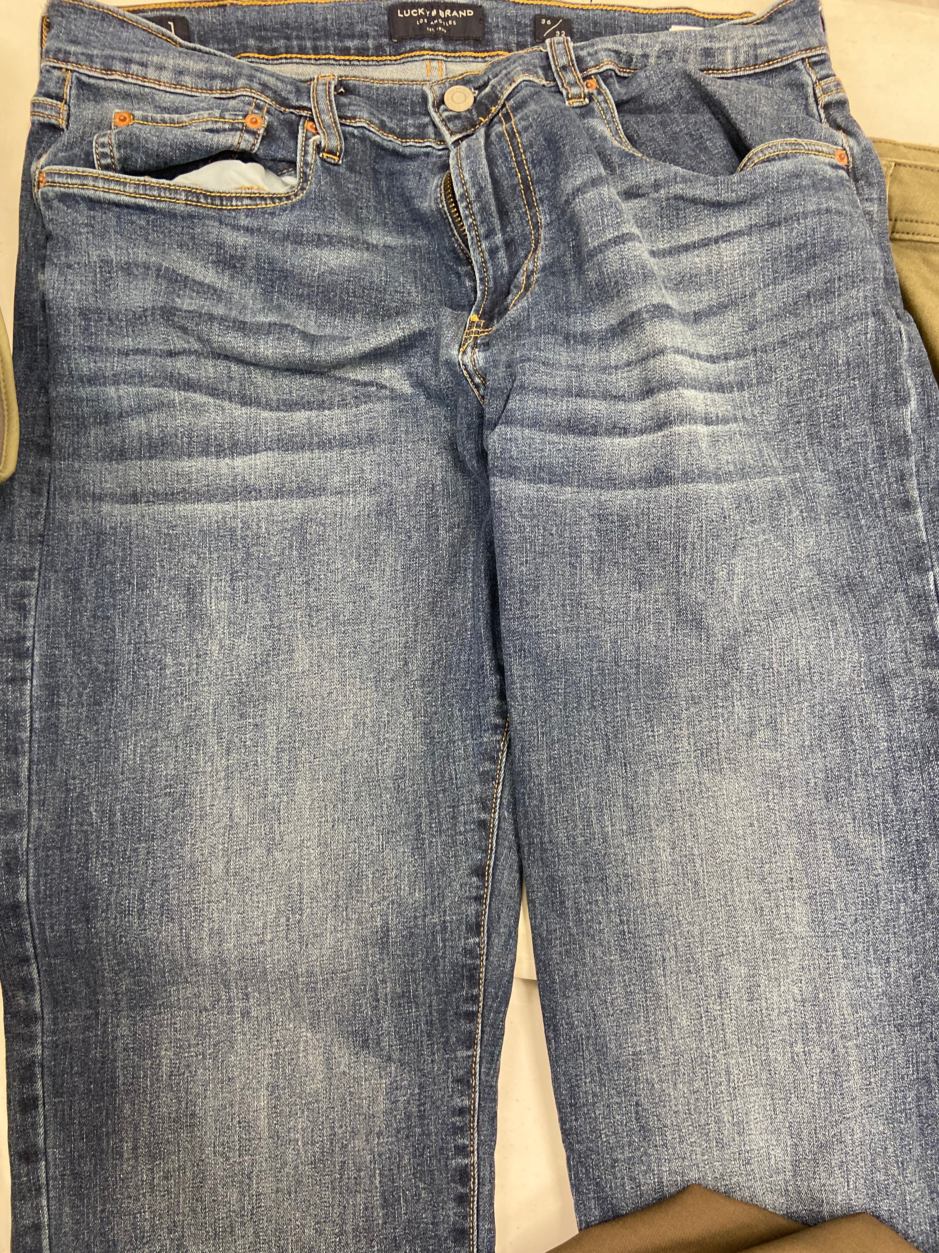 Men's Clothings Bottoms  Wholesale Lot, ADIDAS, BUFFALO DAVID BITTON, LUCKY BRAND, ENGLISH LAUNDRY, WEATHERPROOF VINTAGE and more, 8 items, CUSTOMER RETURNS