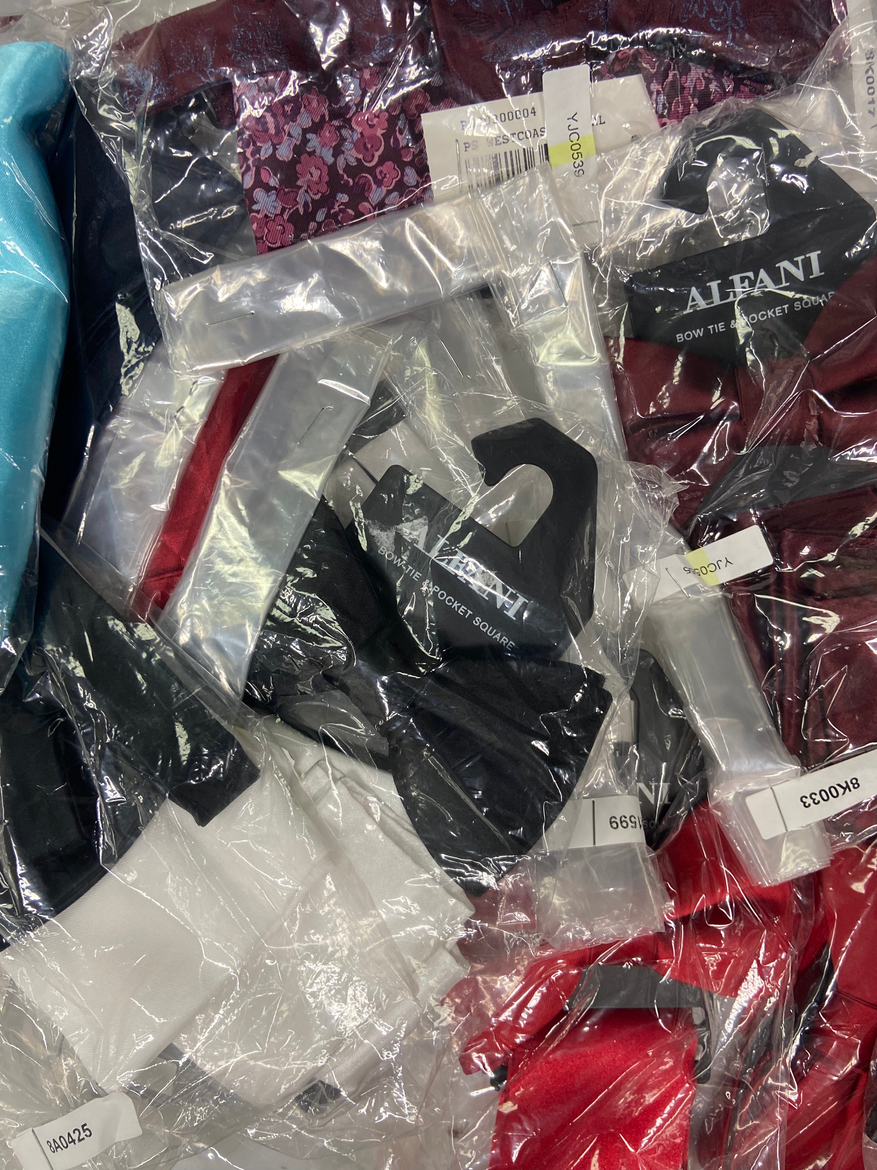 Men's Bow Ties & Pocket Squares Sets Wholesale Lot, COUNTESS MARA, ALFANI and more, 73 items, CUSTOMER RETURNS