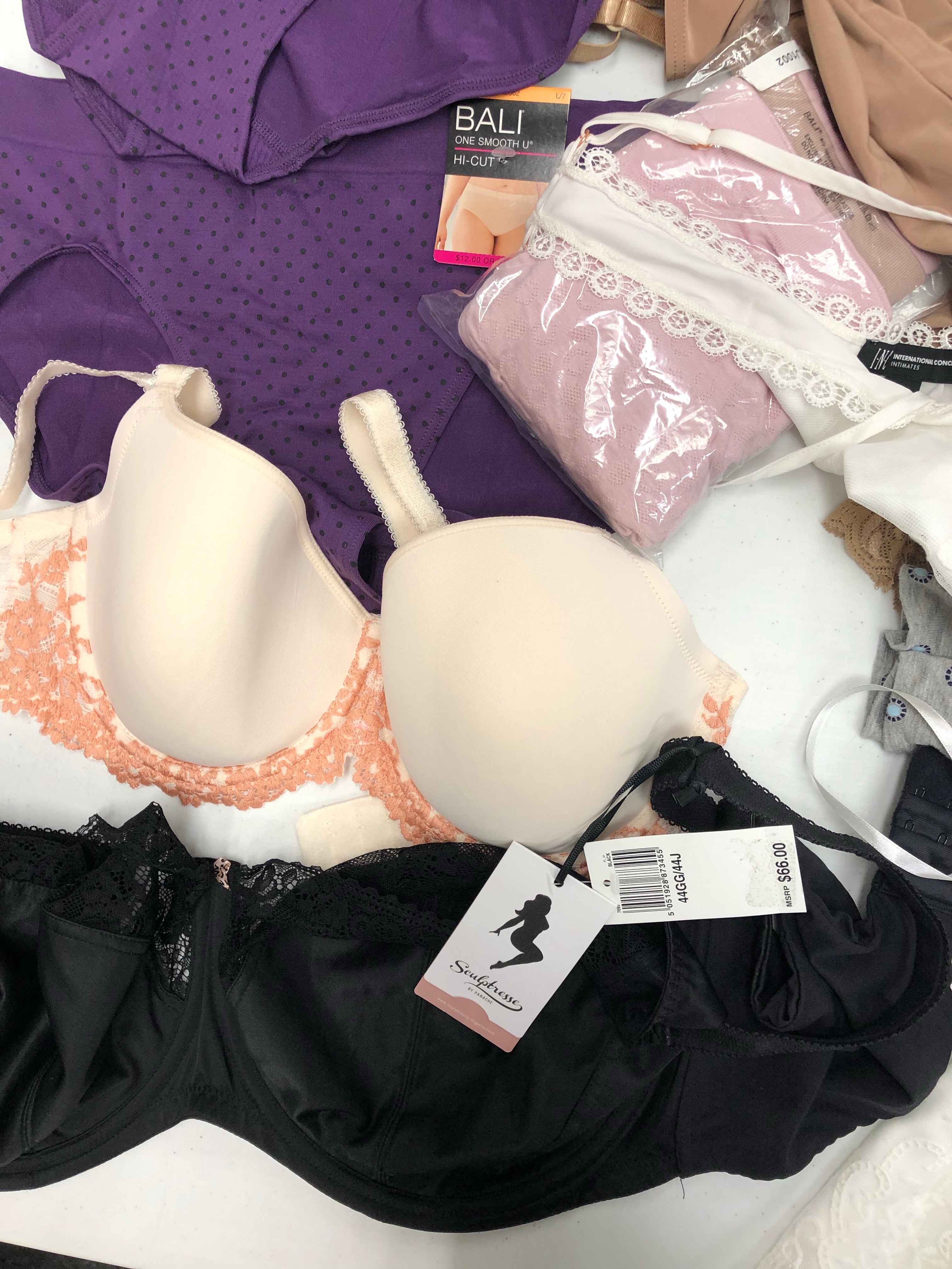 Women's Clothing Intimates Wholesale Lot, SCULPTRESS, WACOAL, SPANX, BALI, CHARTER CLUB and more, 35 items, Shelf Pulls, MSRP $805